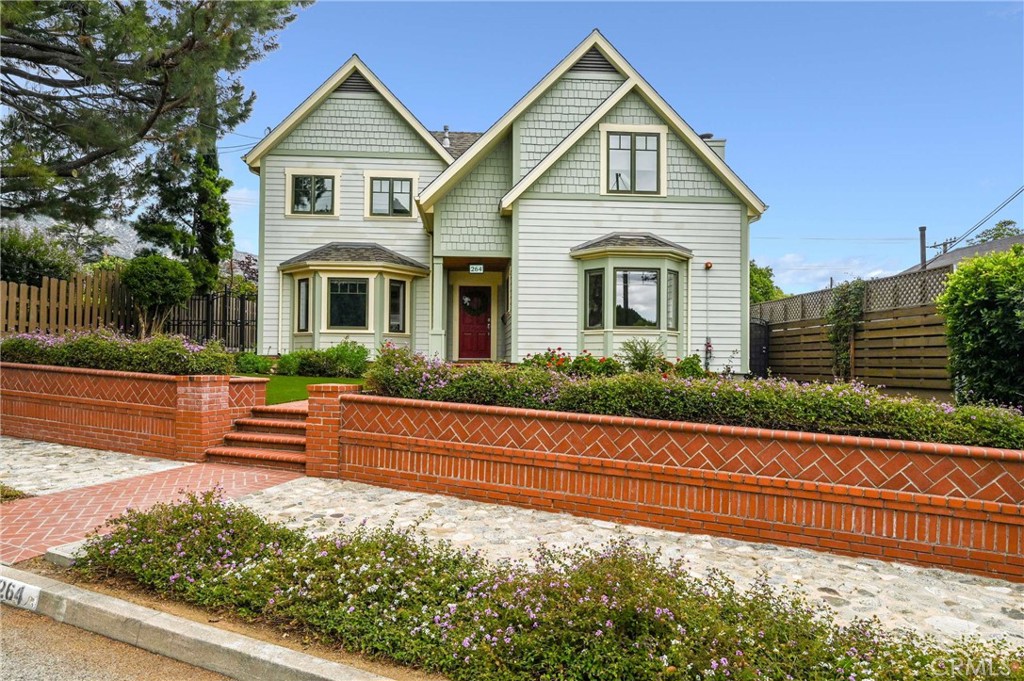 Blend of Timeless Farmhouse Elegance and Modern Conveniences
