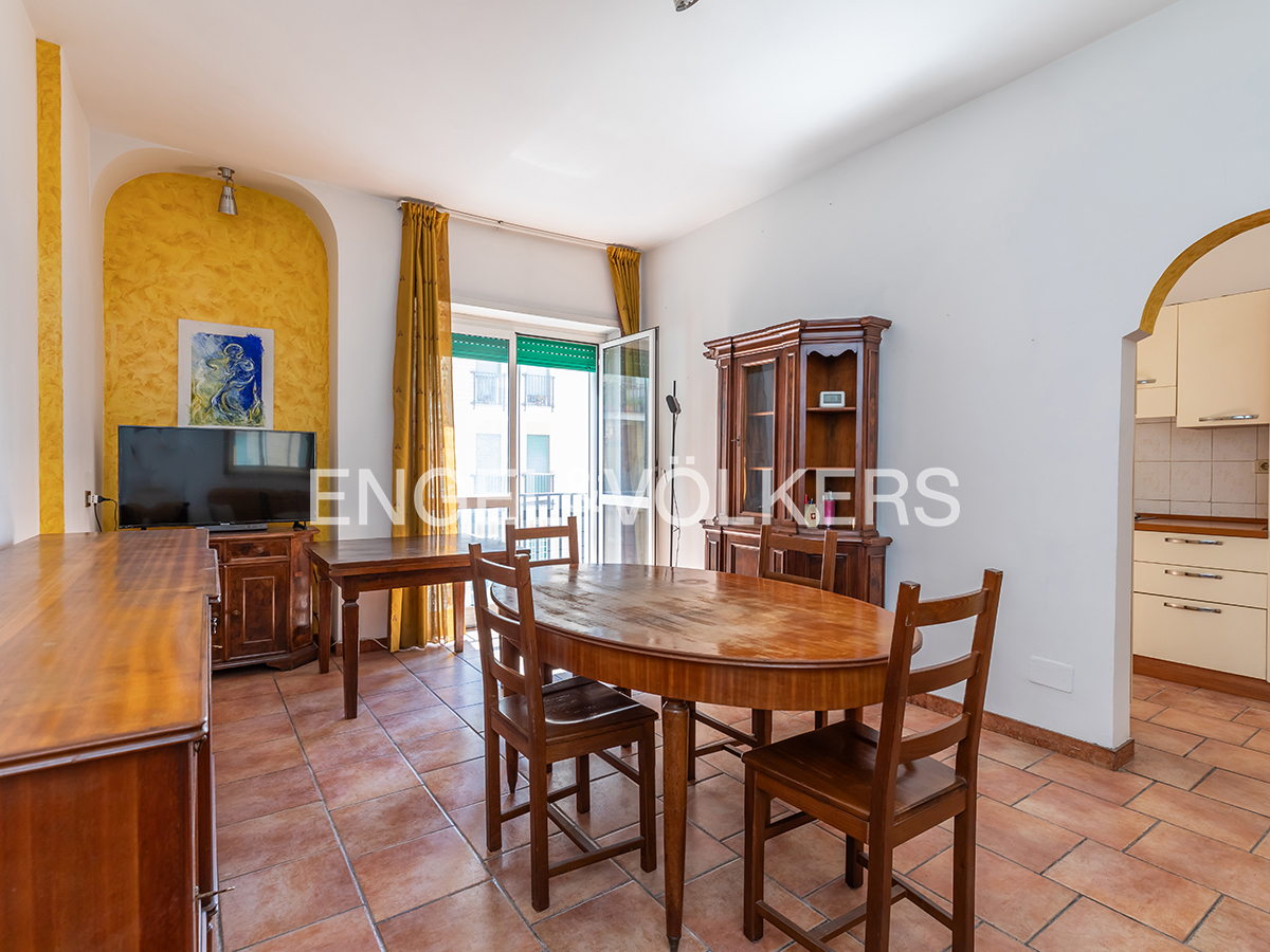 Magliana, bright, well-laid-out three-room apartment
