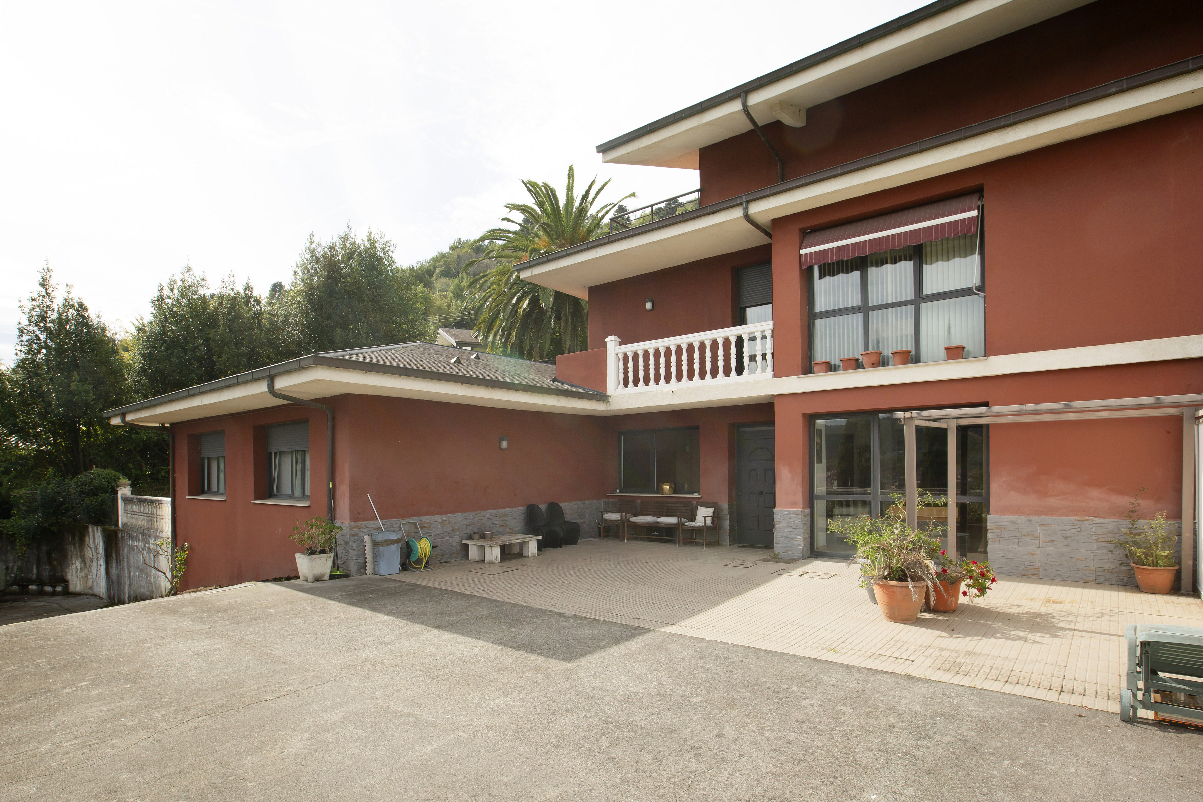 Elegant 362 m² home with courtyard, 4 bedrooms, and 3 bathrooms in Gernika-Lumo, near Basque heritage and Urdaibai’s natural beauty