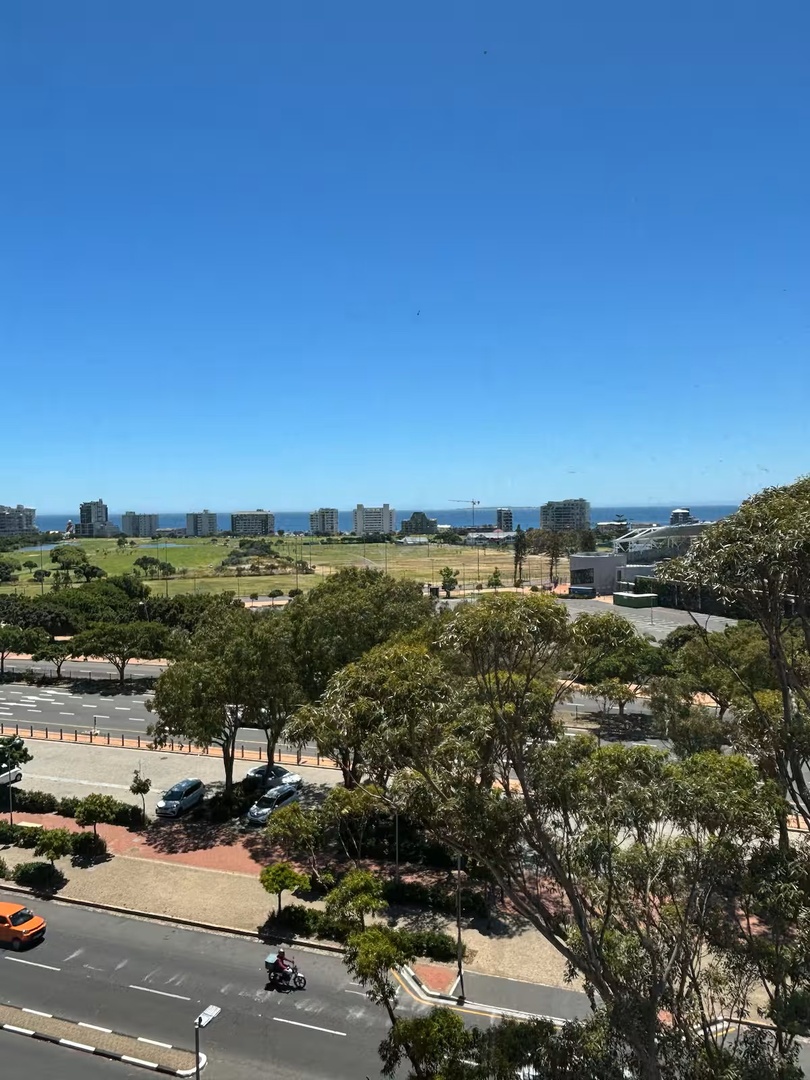 Light 2 bedroom apartment in Green Point