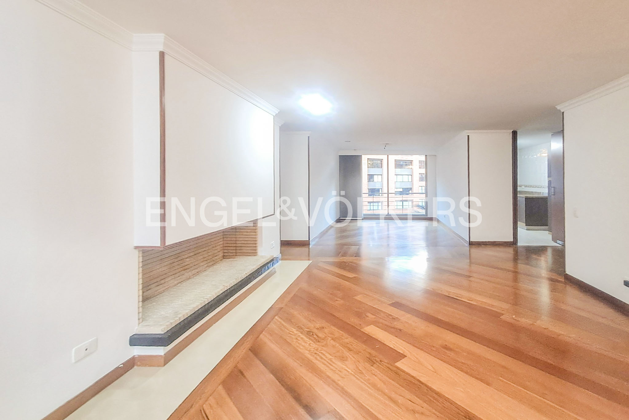 Apartamento con balcón y clubhouse para venta en Mazurén