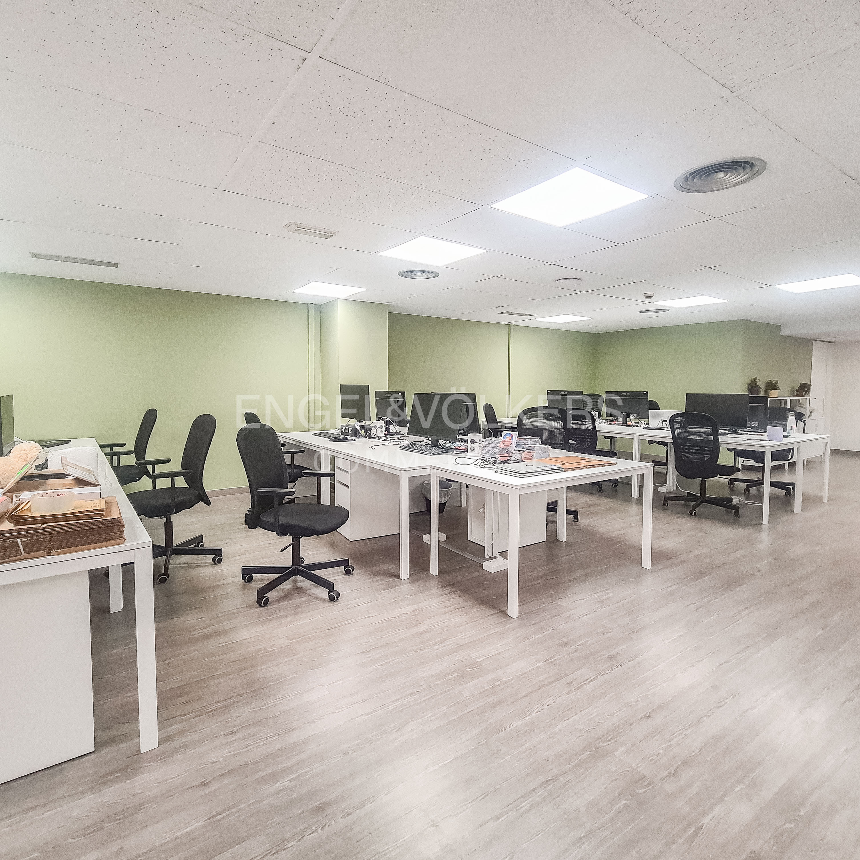 Luminosa oficina, implantada, en Aribau con Diagonal