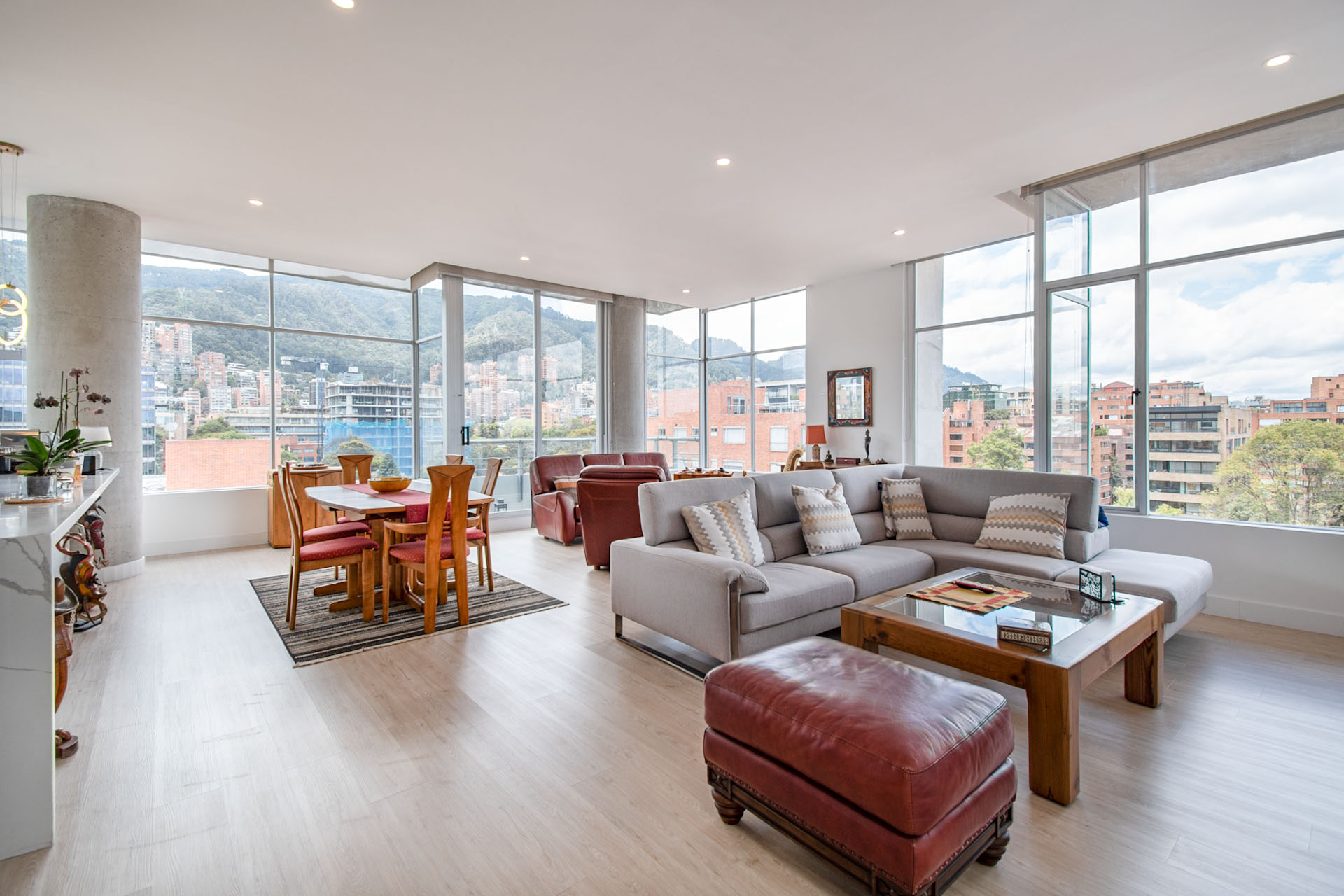 Penthouse con balcones y vista en arriendo en Chicó Virrey