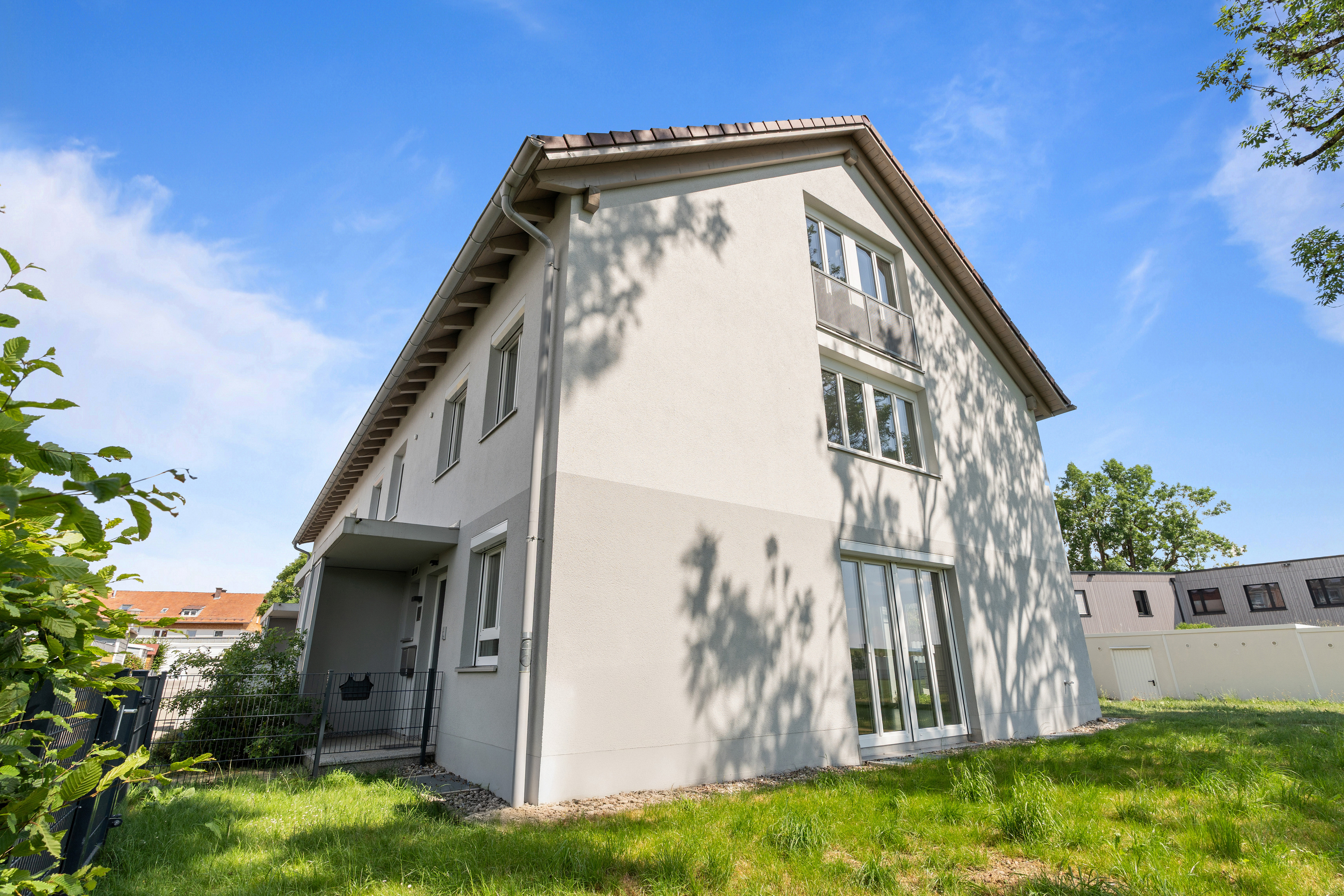 Exklusives Reihenendhaus in Kempten-Leubas – modern, stadtnah und mit Bergblick