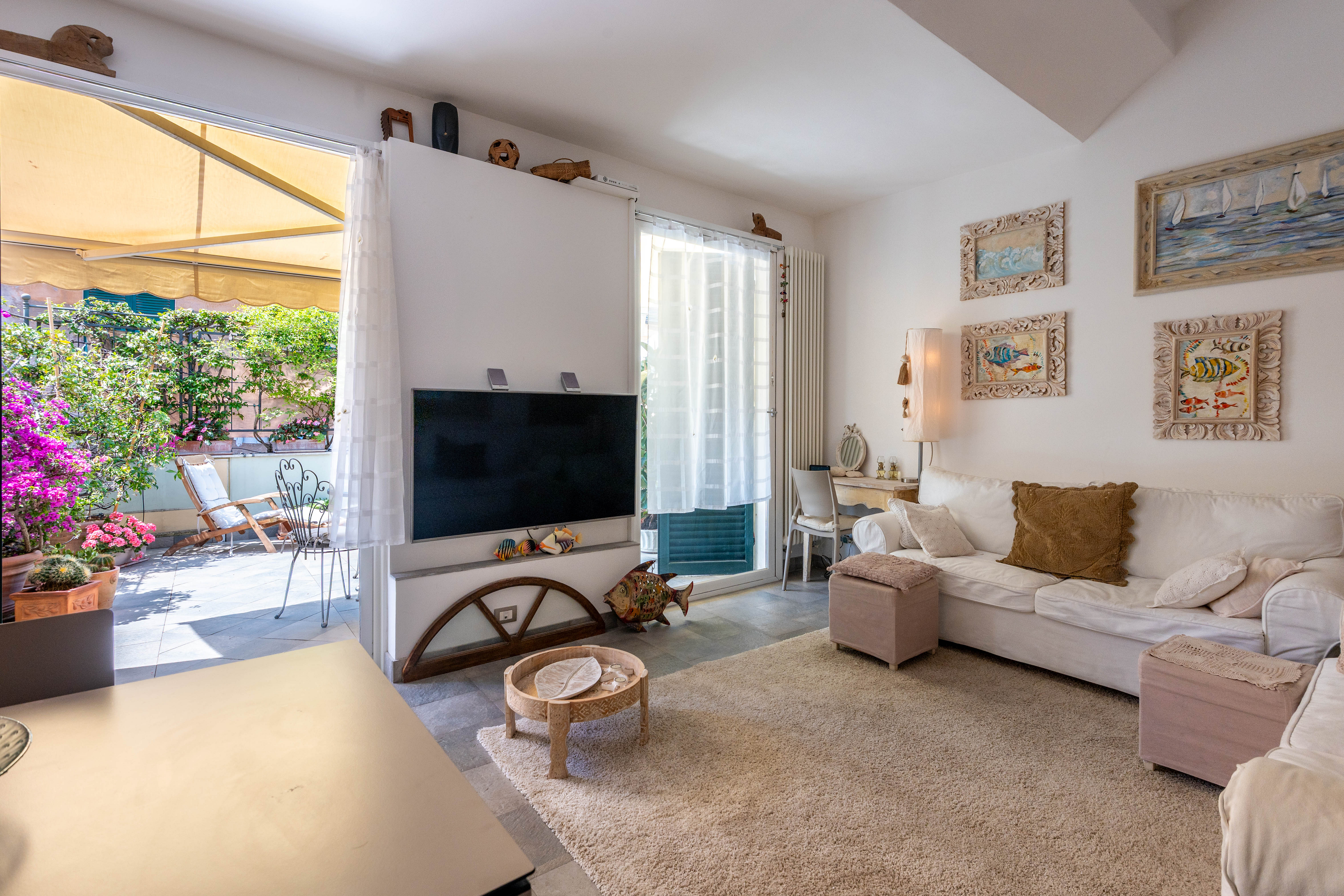 Modern 1-bedroom apartment with lovely terrace in the historic center