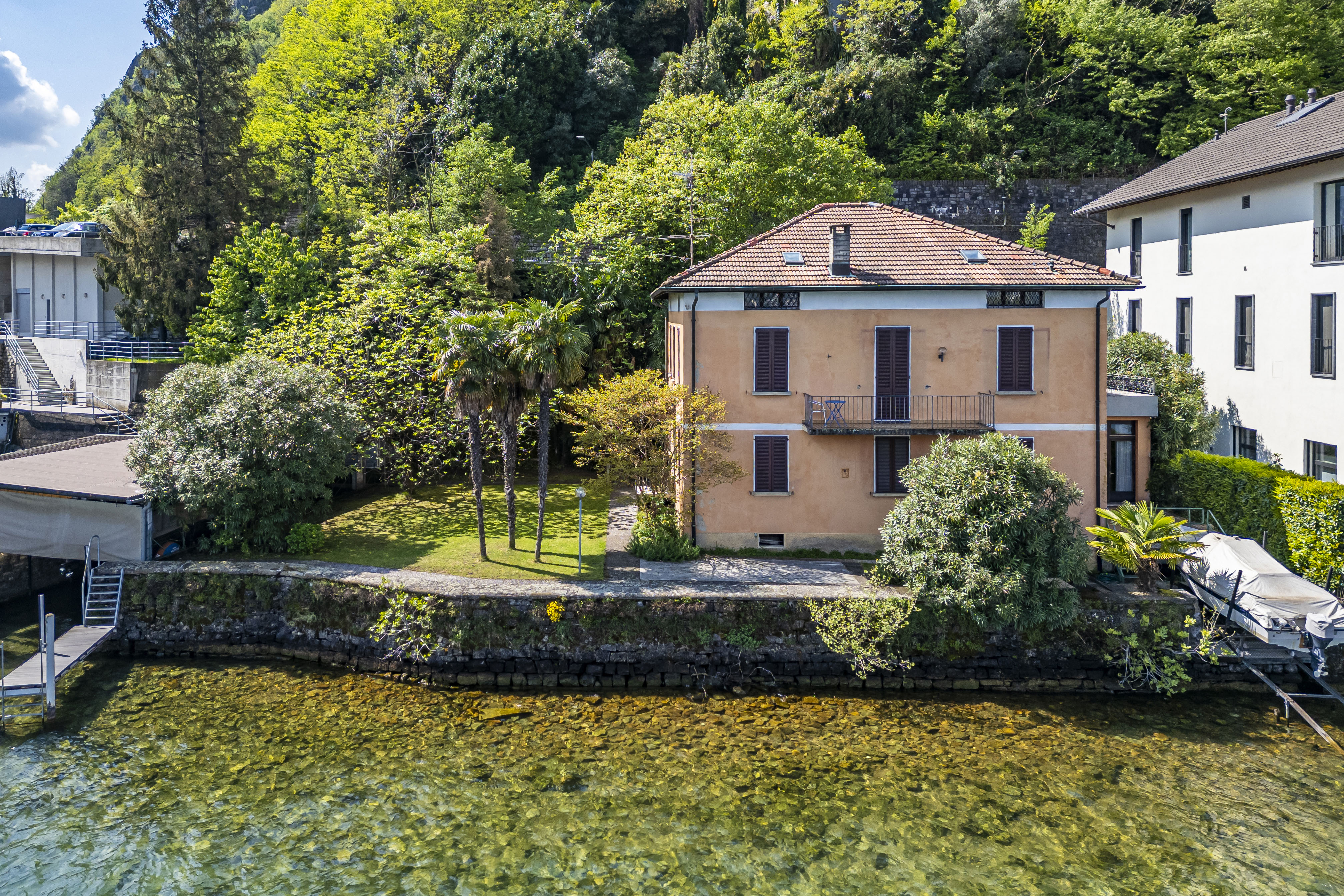 Lakefront villa with private boathouse