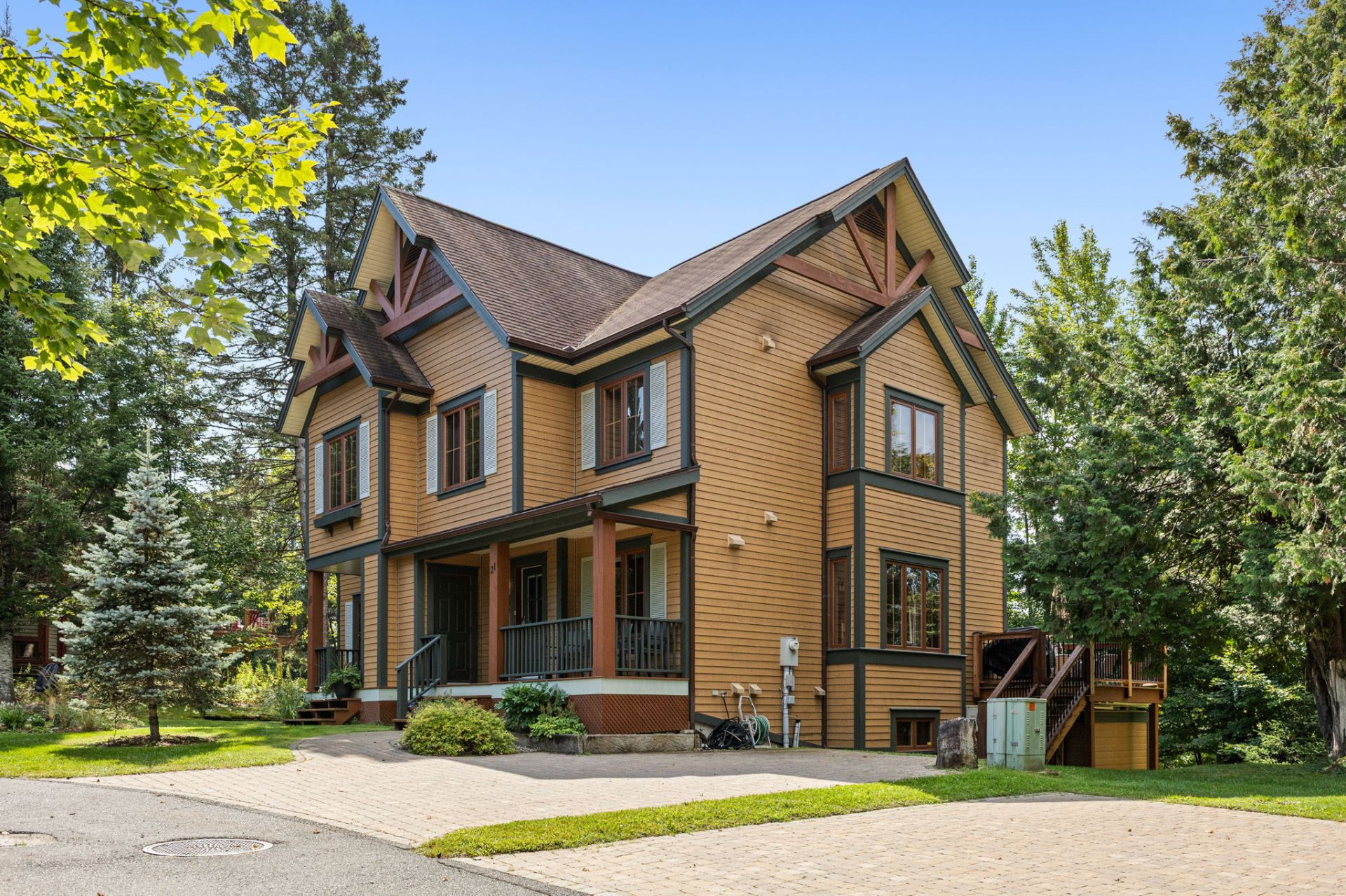 4 bdrm townhouse on the 16th hole of Le Maître golf course