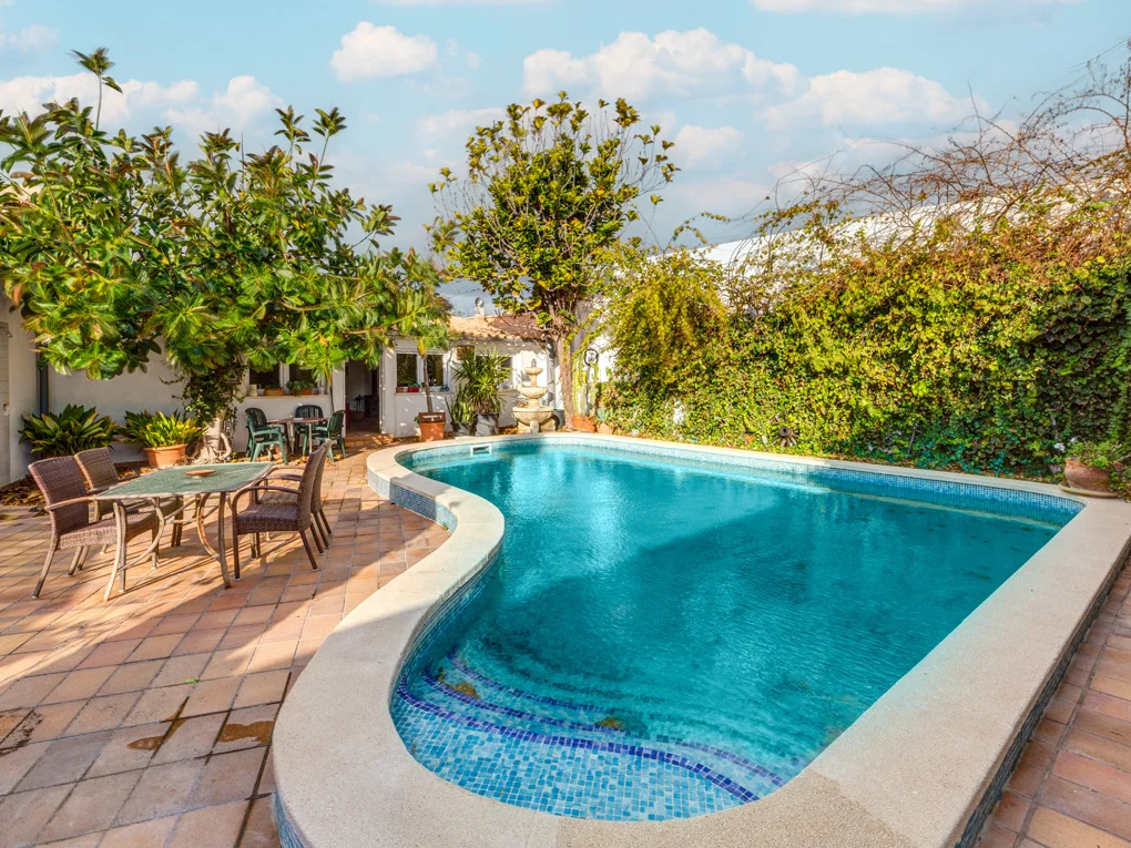 Privilegiado solar con bungalow y piscina, Portixol - Mallorca