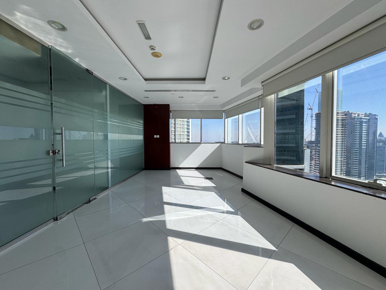 Vacant | Fitted | Canal View