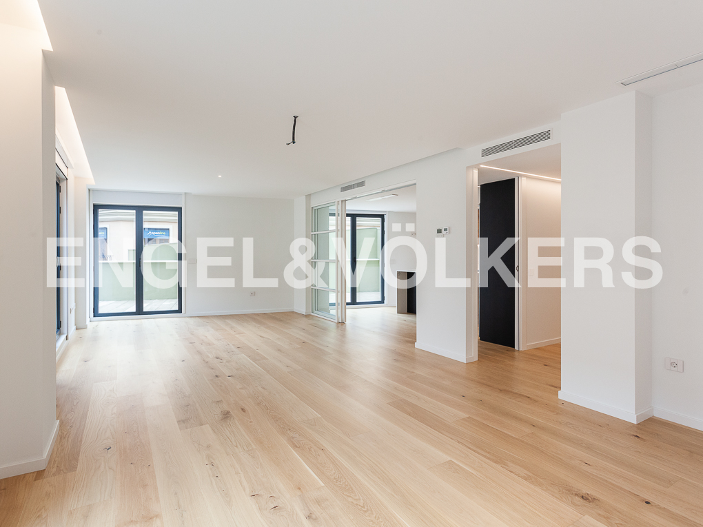 Bright penthouse with terrace in the centre of "Valencia"
