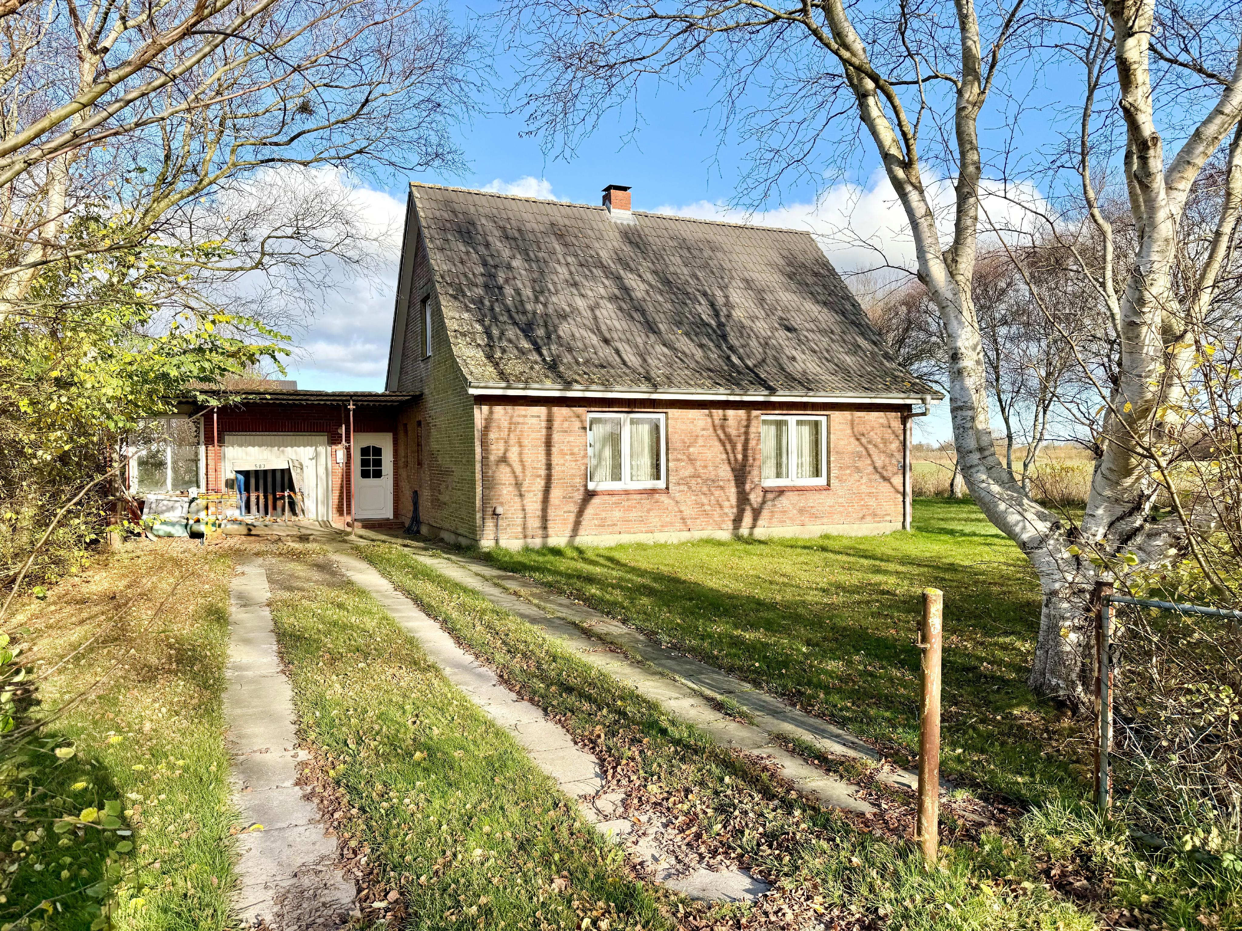Modernisiertes Haus mit großem Garten