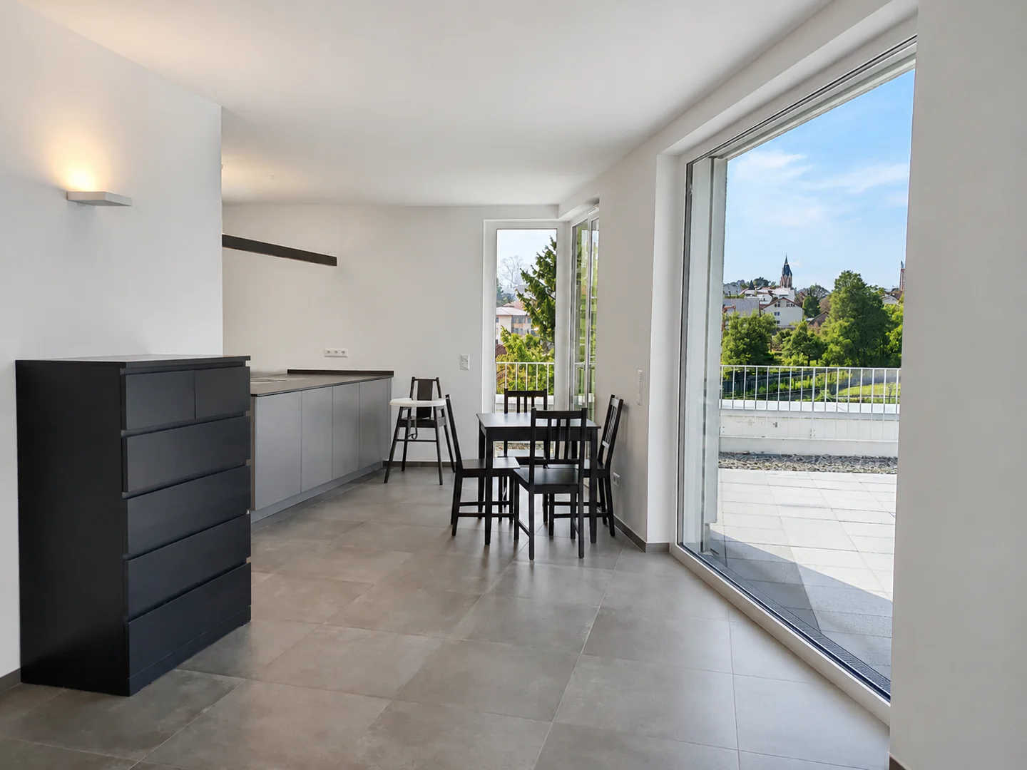 Edle 3-Zimmer-Penthouse-Wohnung mit Dachterrasse, auf Wunsch teilmöbliert - Photo 2