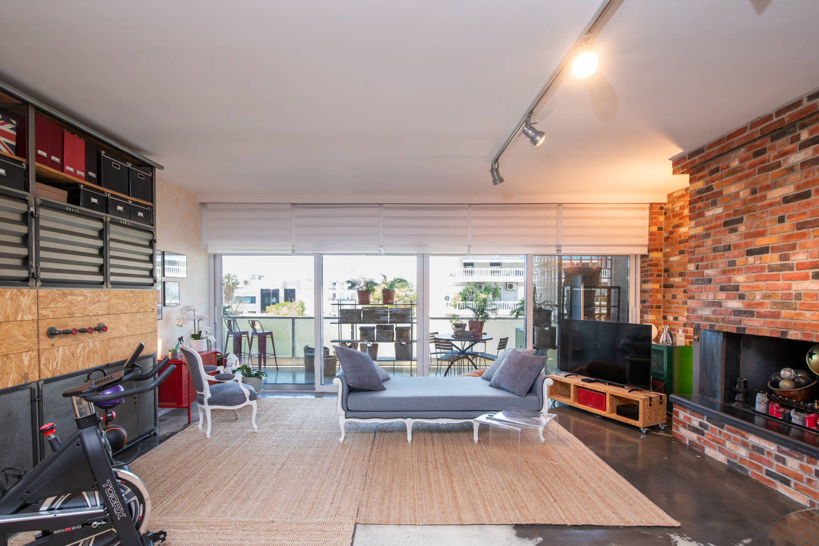 Turn-Key urban industrial residence steps from the sea