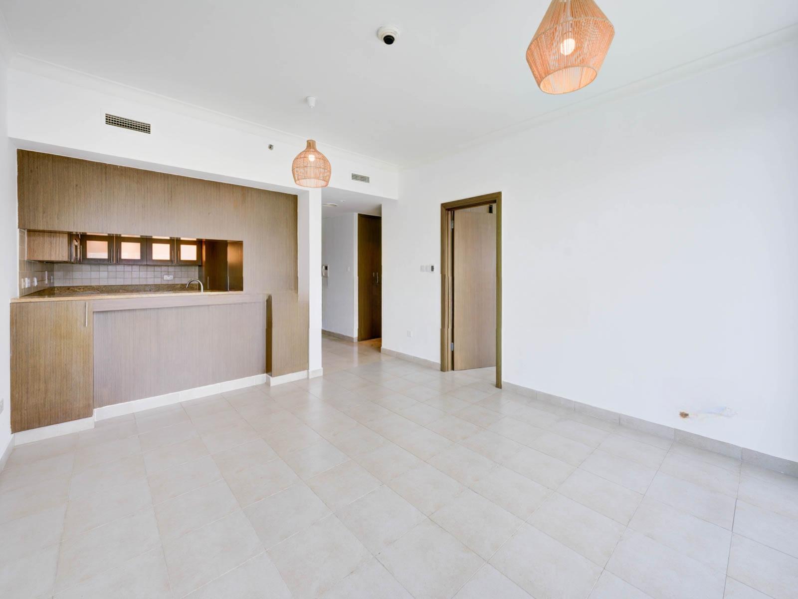 Vacant l Unfurnished l Golf View