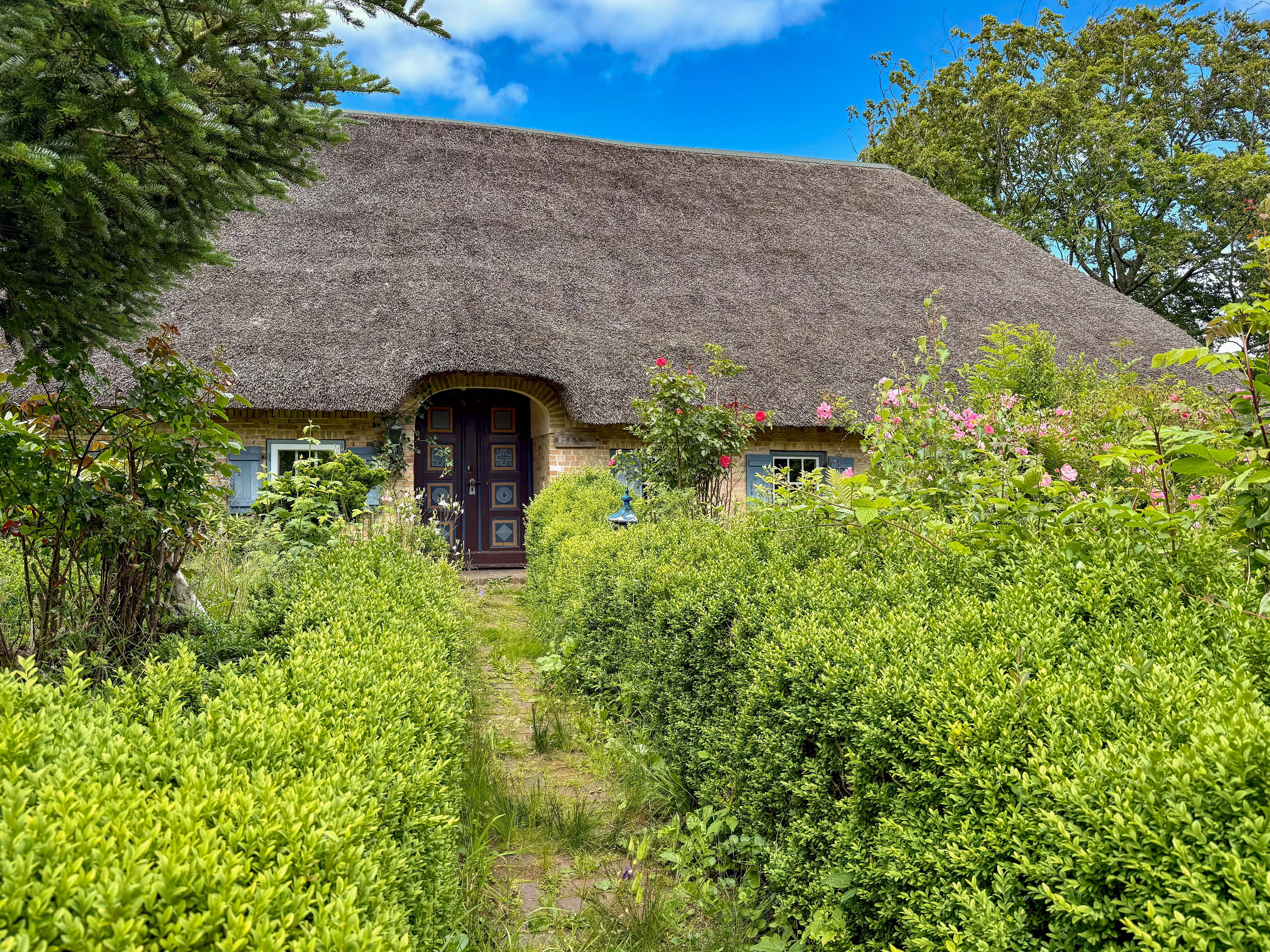 Denkmalgeschütztes Reetdachanwesen mit Einliegerwohnung und Baupotenzial