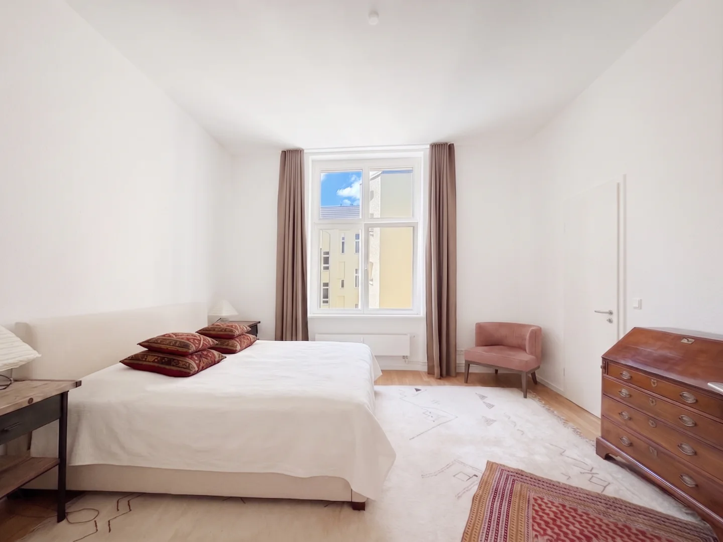 Exklusive Maisonettewohnung im sanierten Altbau mit Dachterrasse nahe des Ludwigkirchplatzes - Photo 4