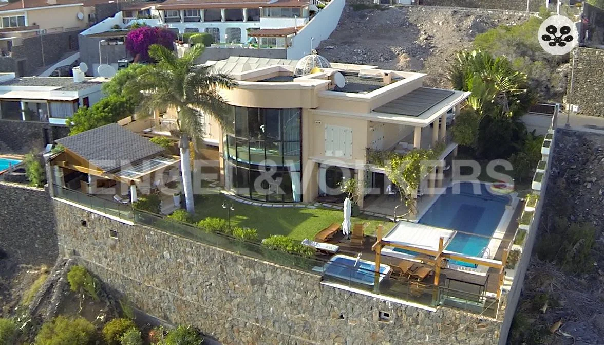 Exclusive villa with amazing sea views