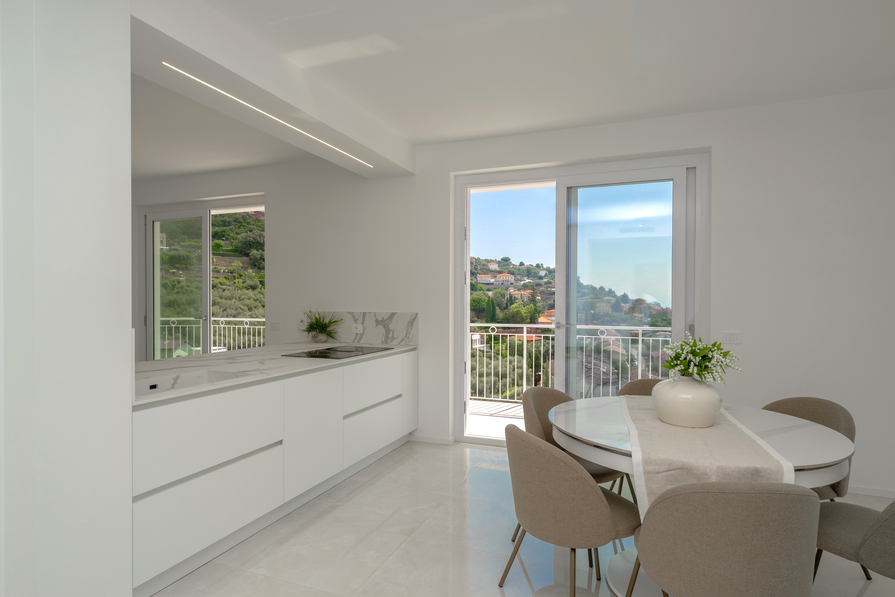 Bright apartment with terrace and parking space
