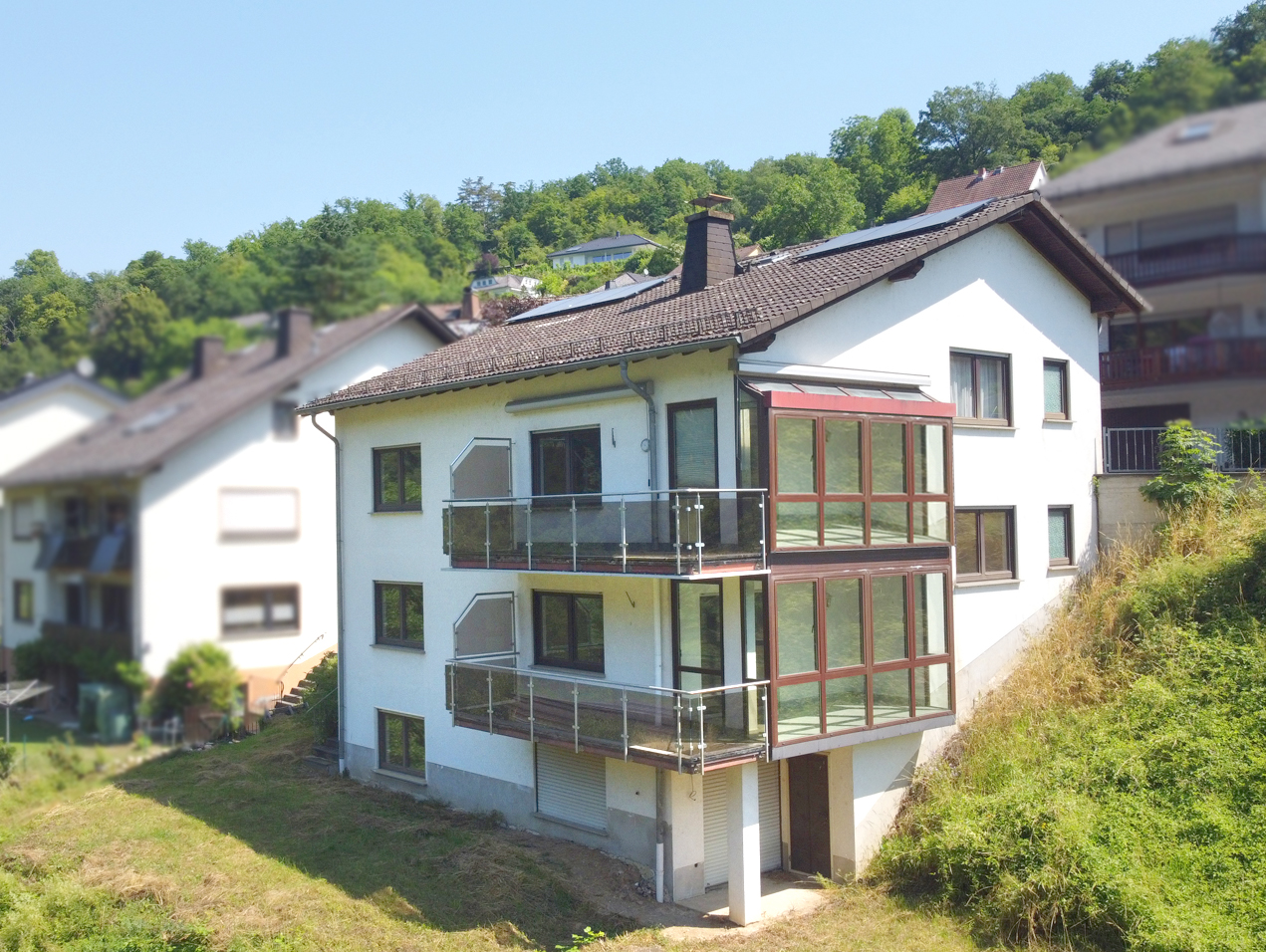 Großzügiges ZFH mit Fernblick, großem Grundstück und PV-Anlage