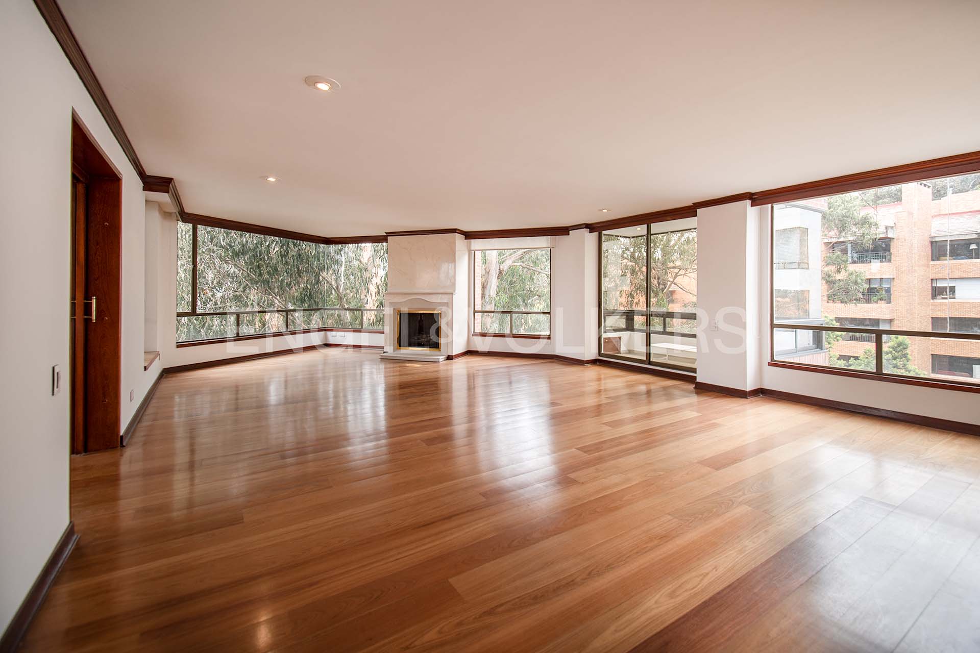 Apartamento con terraza y balcón para arriendo en Bosque Medina