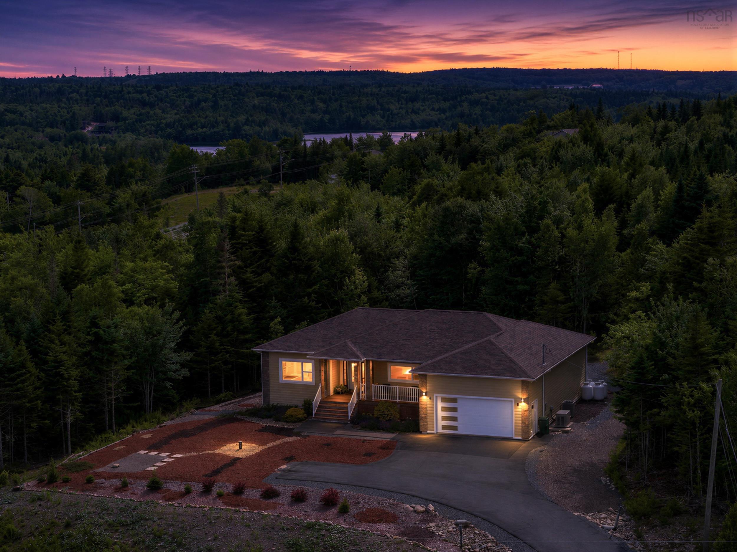 Indigo Shores Luxury Bungalow: 5-Bed Haven on 1.19 Acres