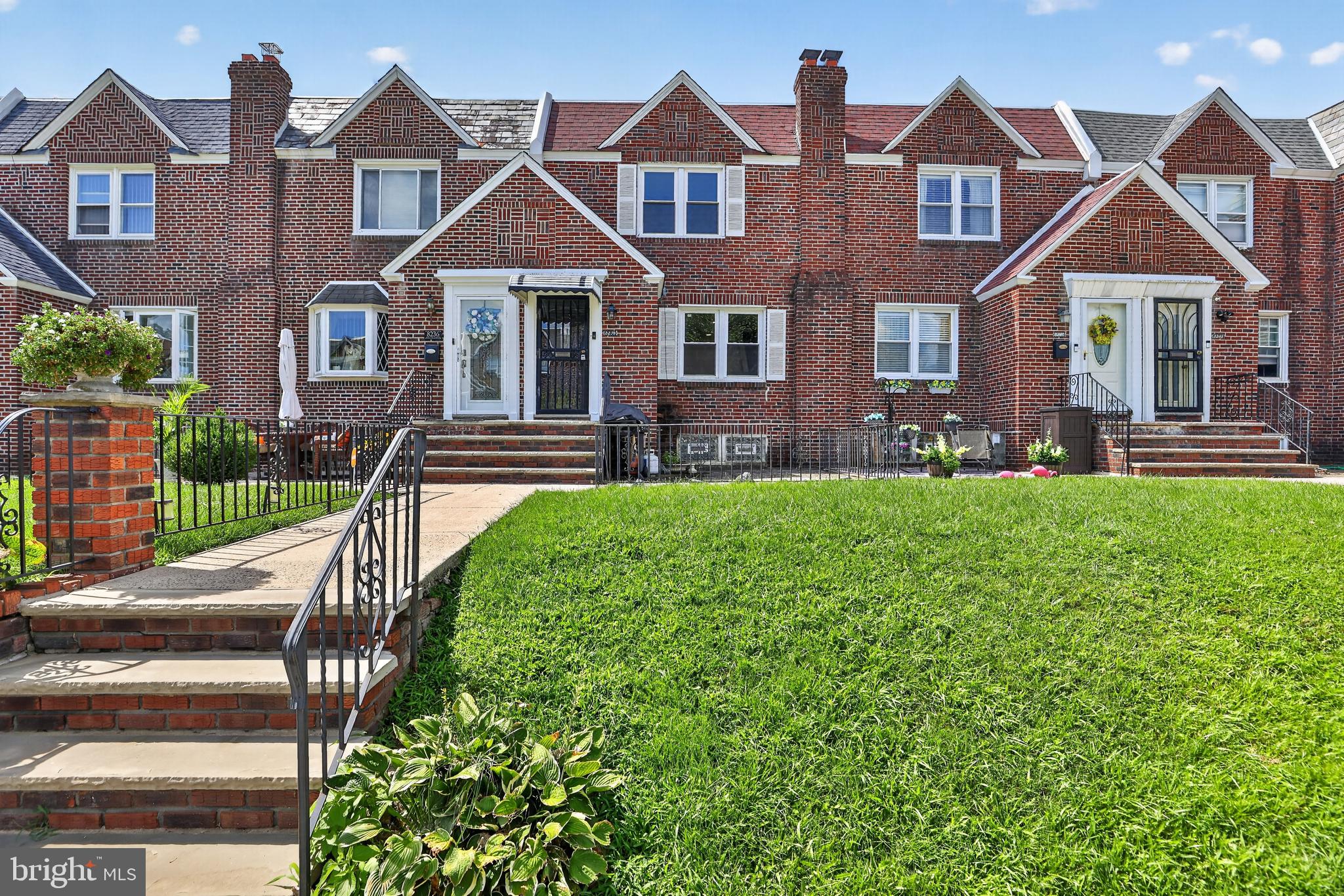 Fully Renovated 2bed/3bath Home