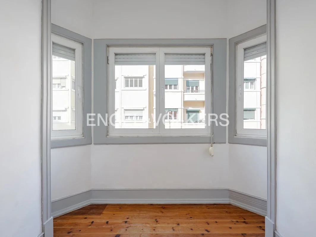 Renovated 3 Bedroom Apartment in Areeiro