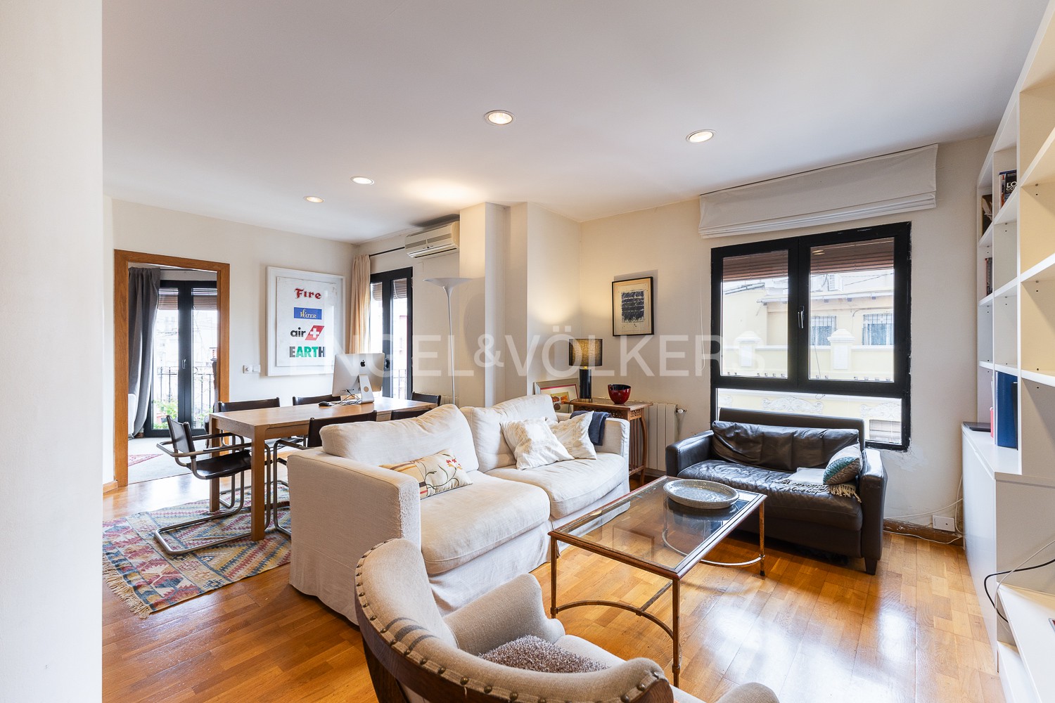 Exclusive apartment with two balconies on Sueca Street, in the heart of Ruzafa