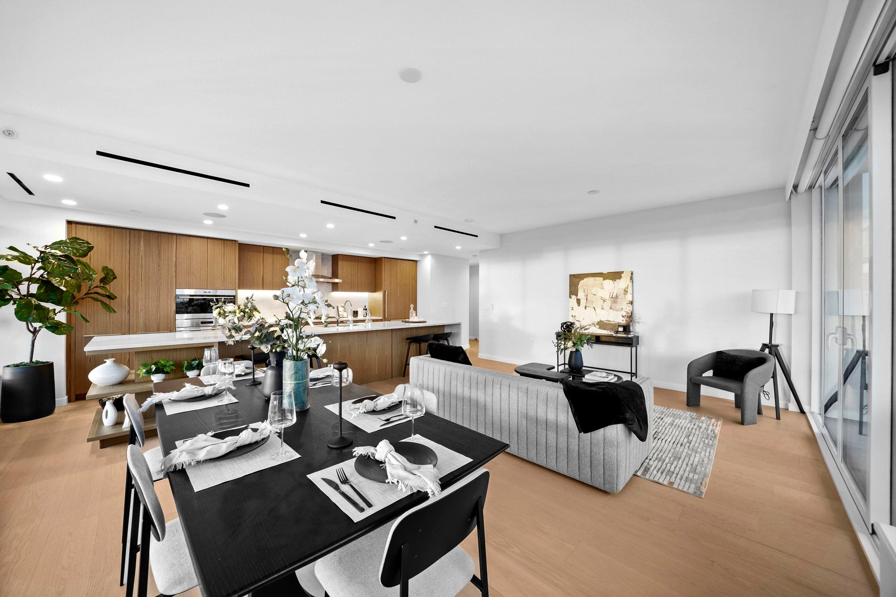 SE Corner Residence with Panoramic False Creek Views