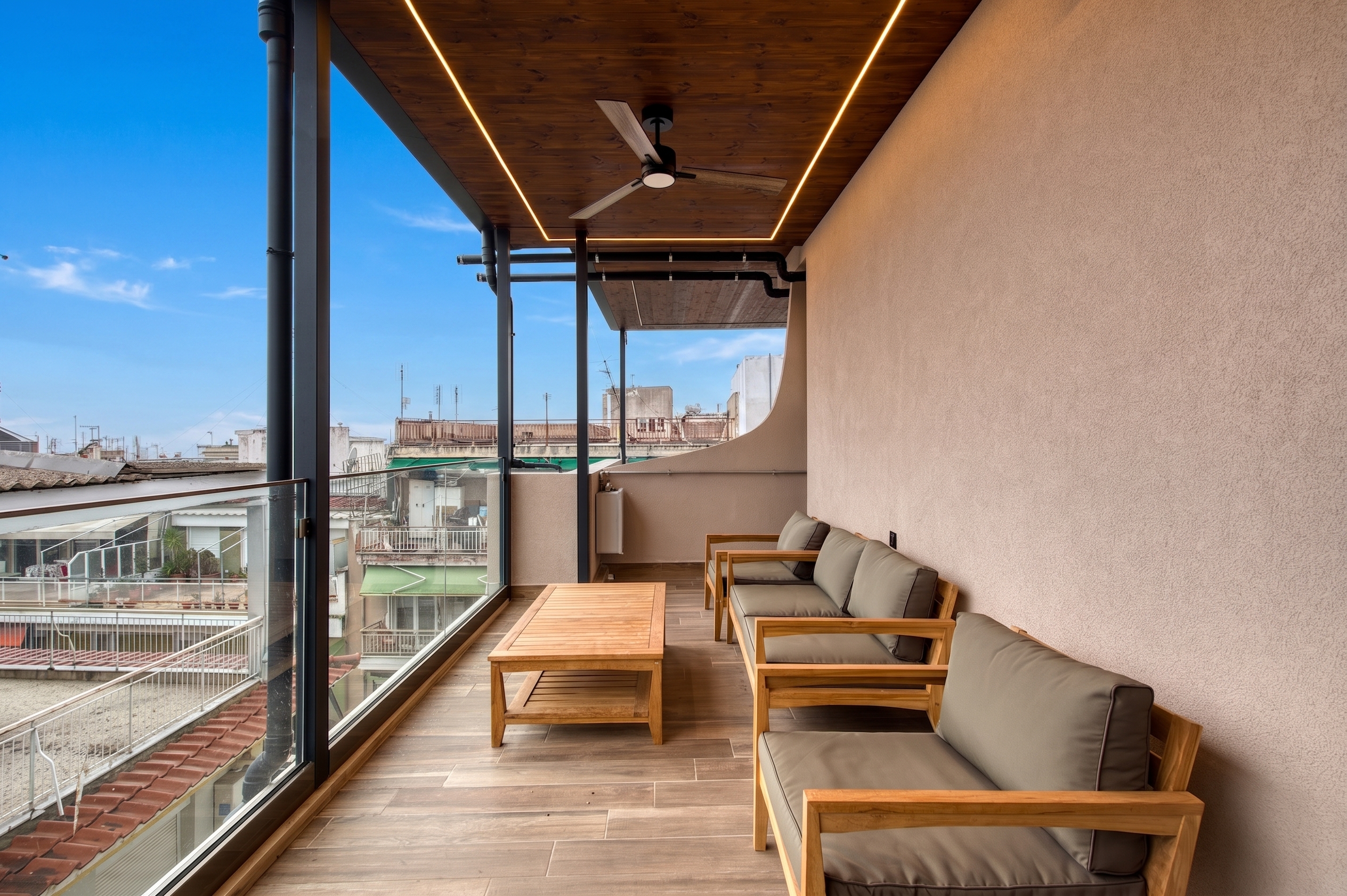 Renovated and furnished apartment with a view in the city center