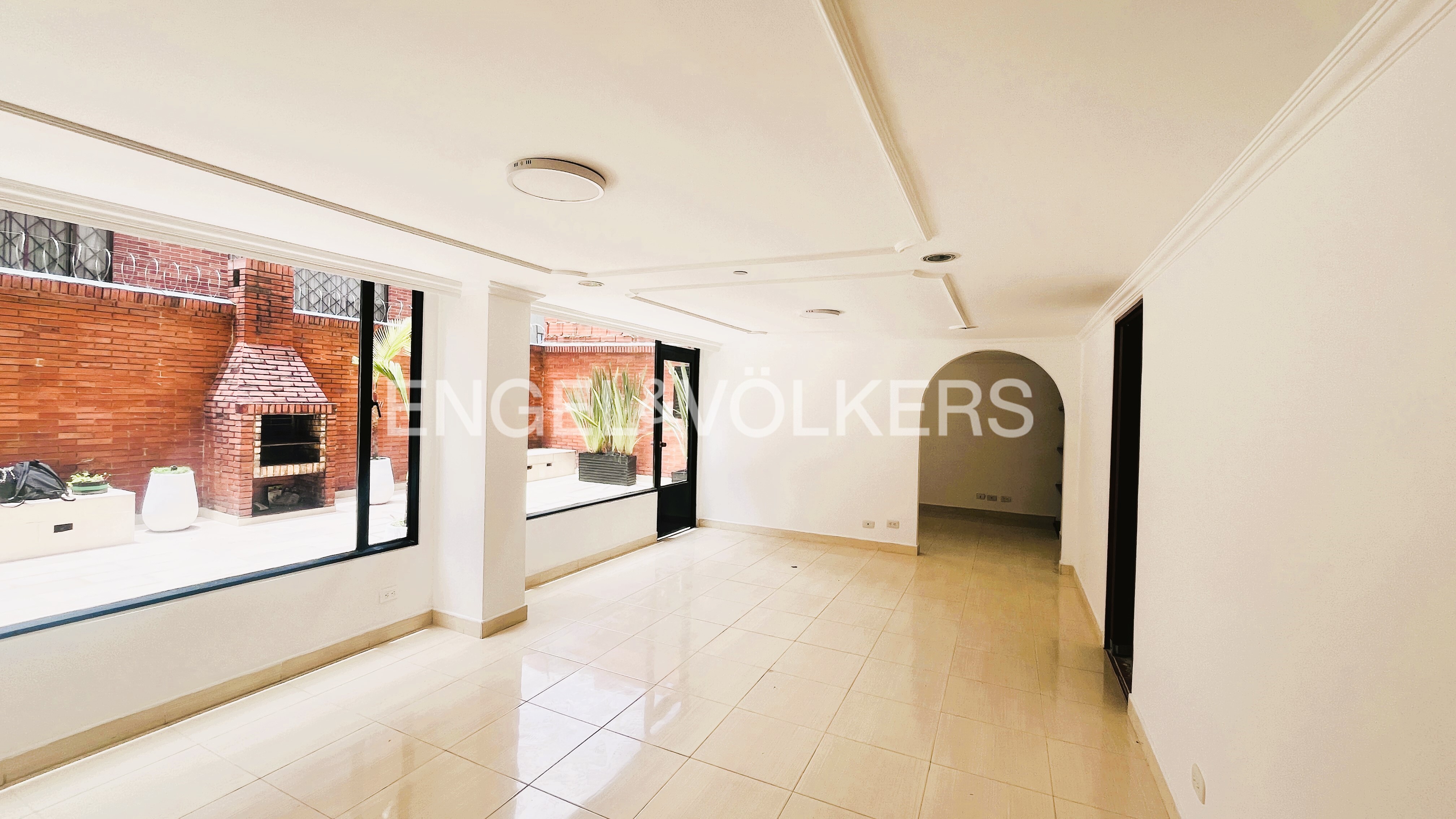 Iluminado apartamento con terraza  para arriendo en Santa Barbara