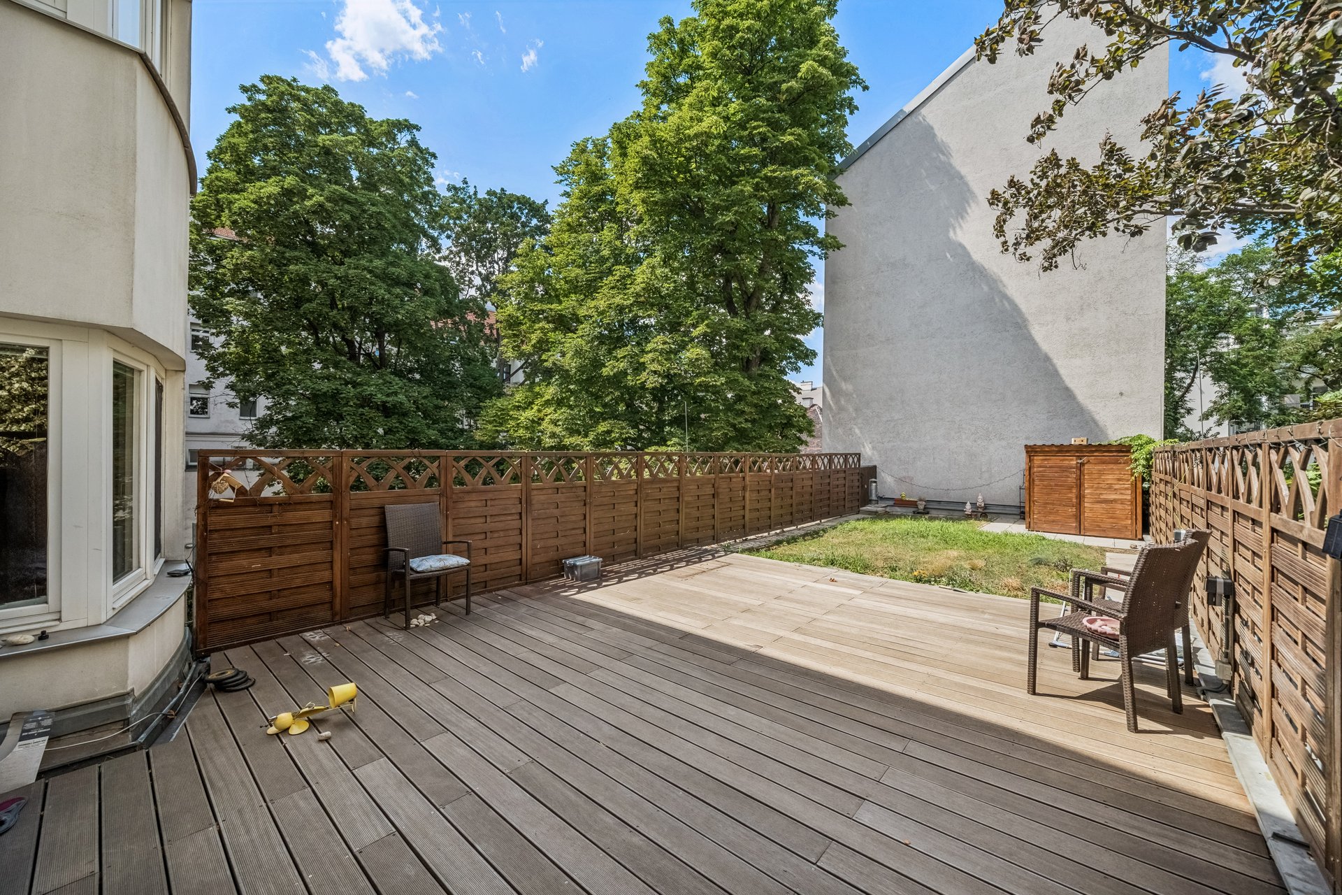 Prime location! Family apartment with approx. 83 m² terrace and optional garage parking space