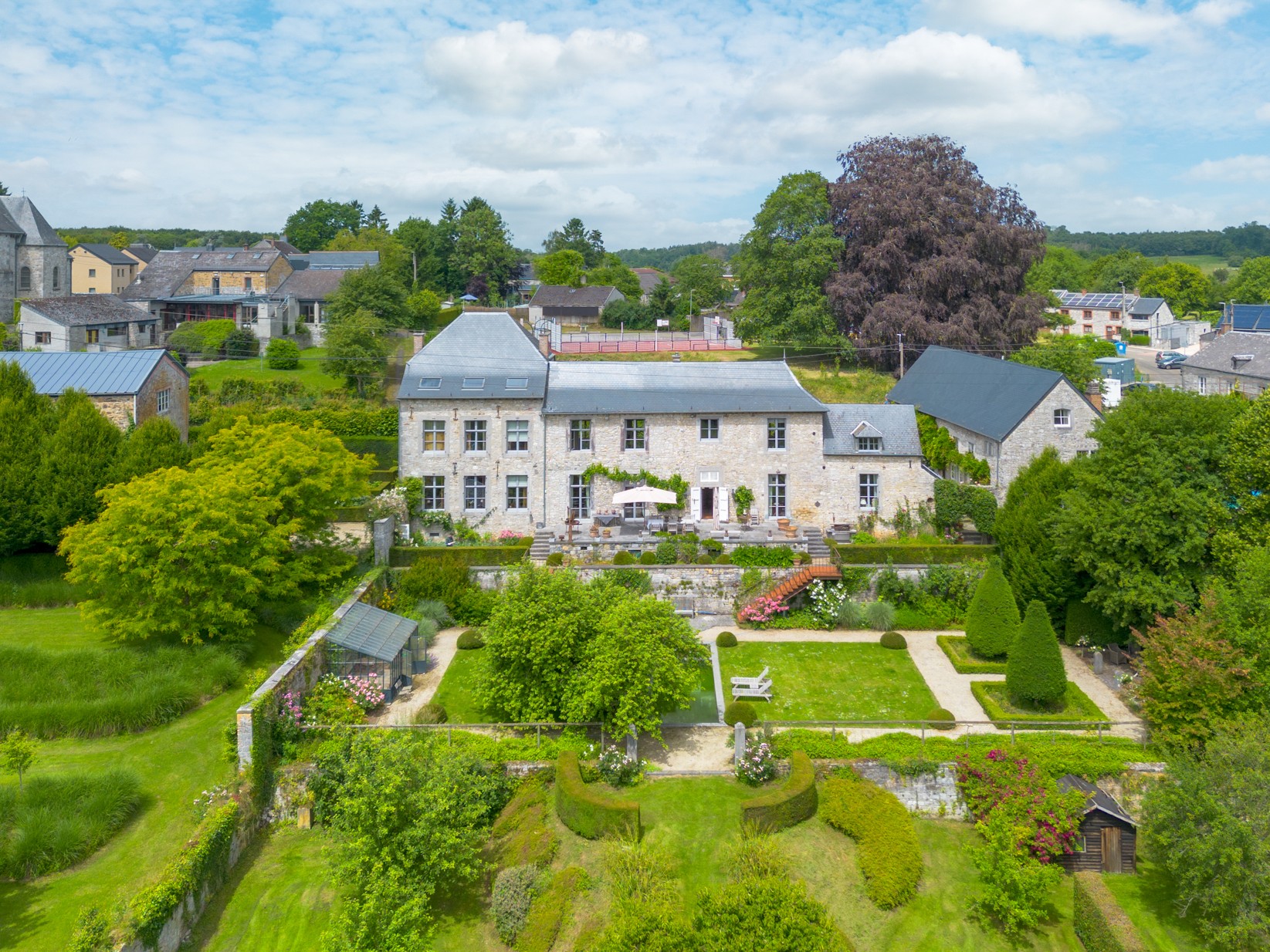 Condroz property with holiday cottages and equestrian facilities