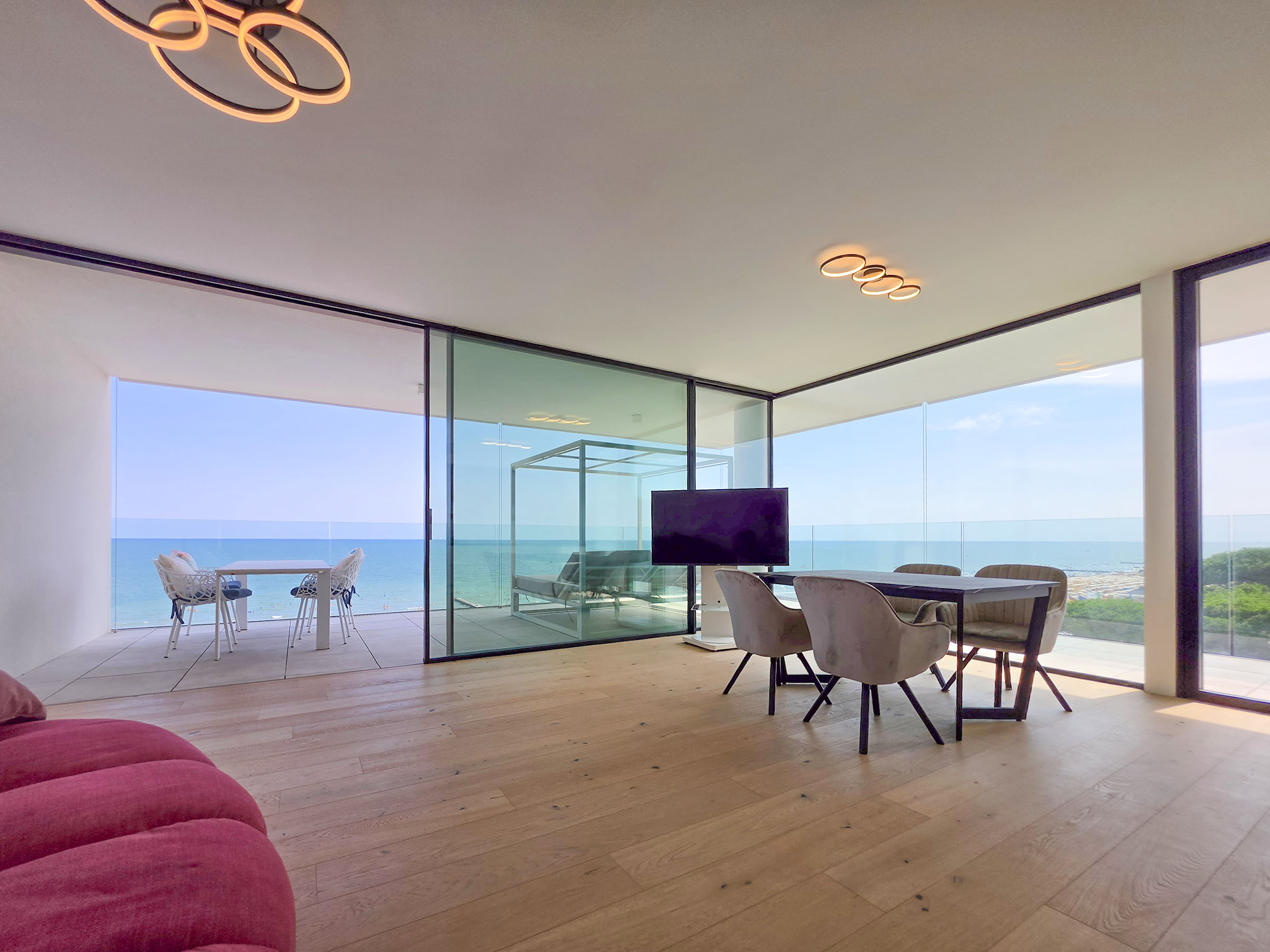 Charming new-build 5th-floor seafront