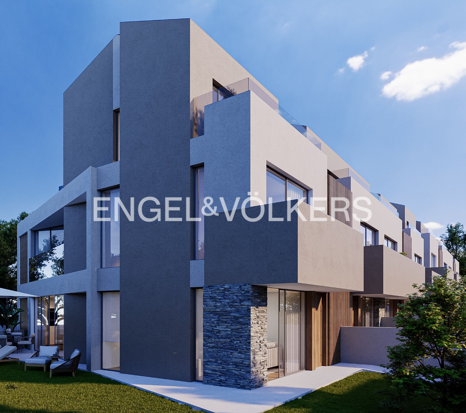 3-bedr. house in S. Félix da Marinha with lift and private garden