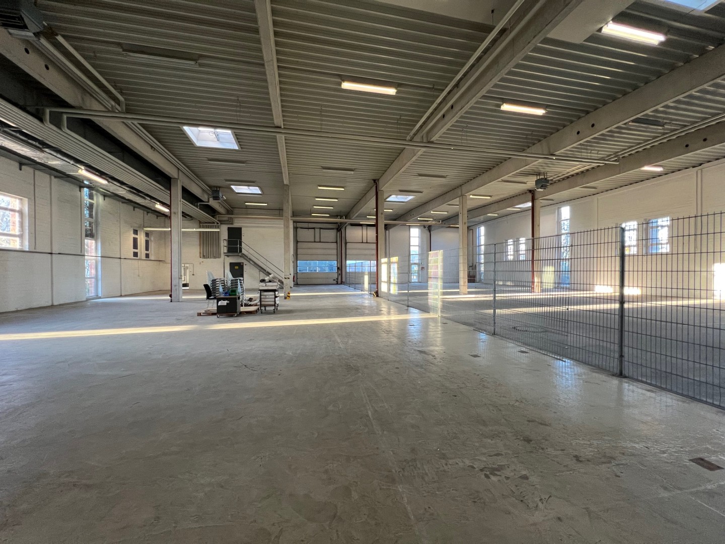 HOCHWERTIGES SOLITÄROBJEKT | LAGER- UND BÜROFLÄCHEN | NORDERSTEDT | FLEXIBEL KOMBINIERBAR