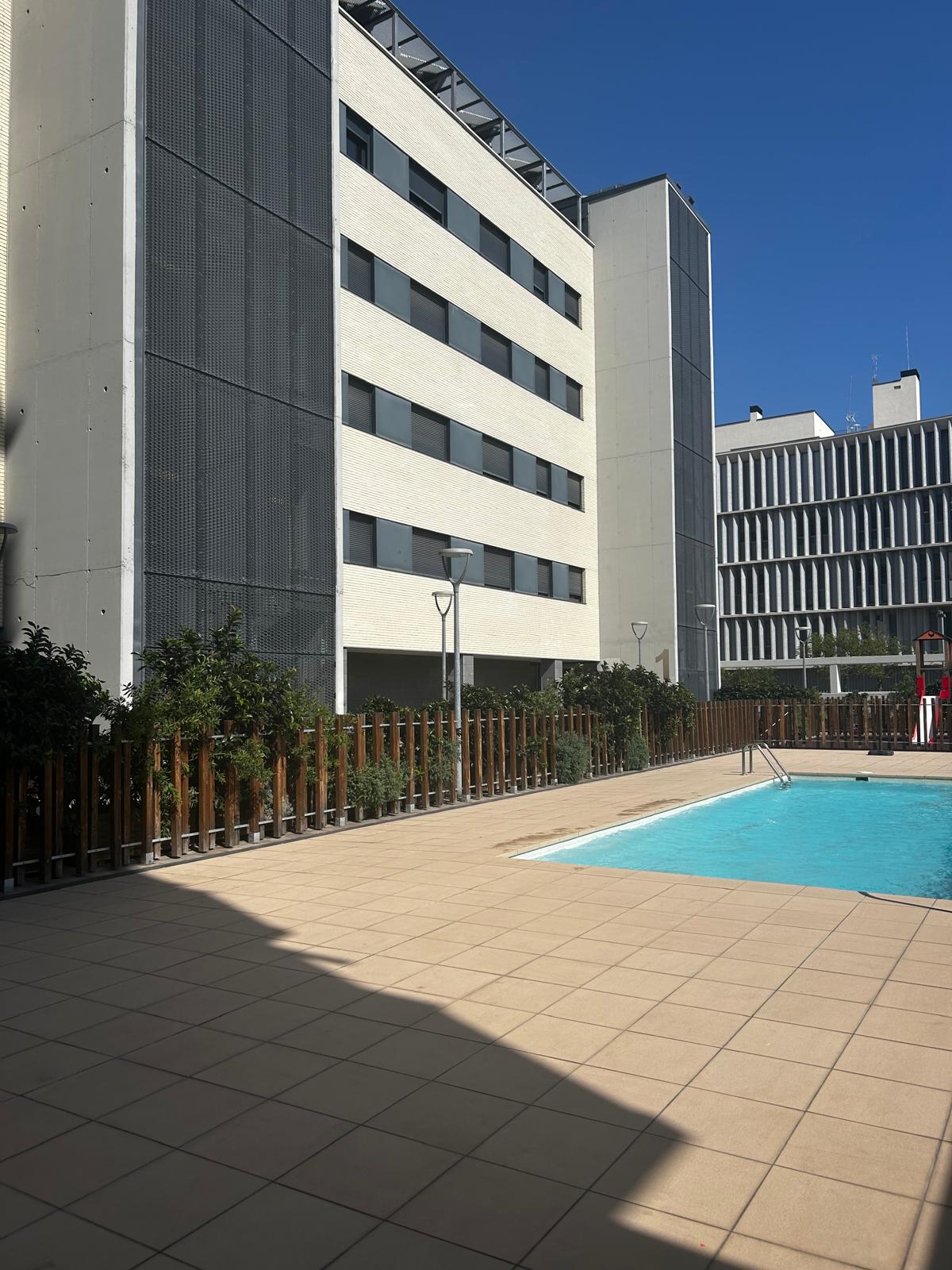 Exclusive beachfront apartment in Badalona, with terrace, pool, panoramic views, and garage, minutes from Barcelona.