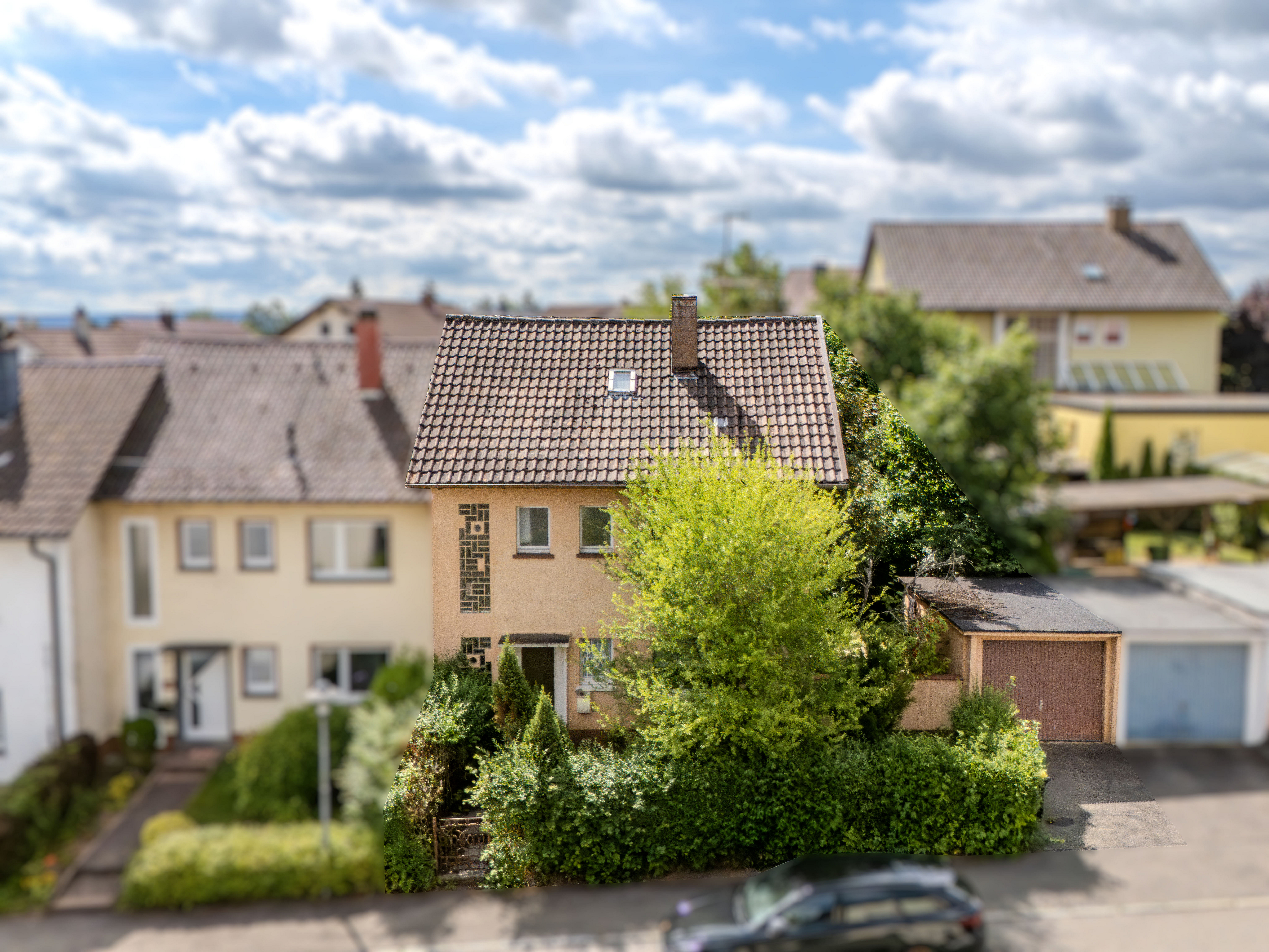 Sanierungsbedürftiges Reihenendhaus