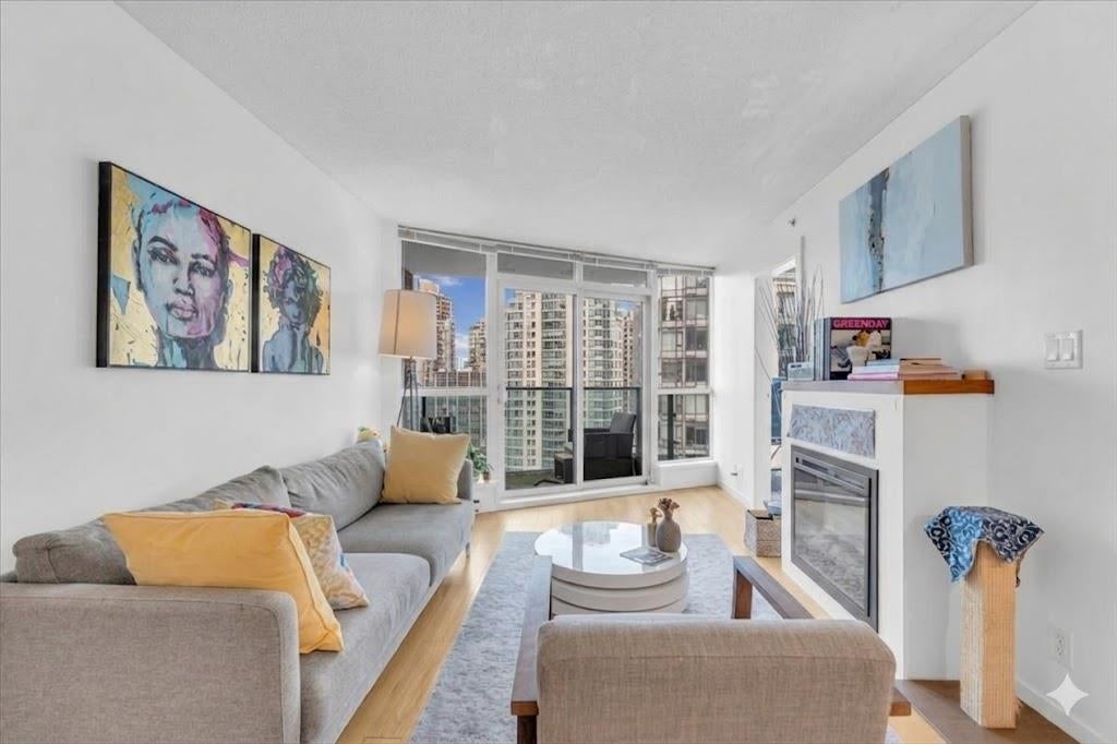 Downtown Vancouver Living with Rooftop Views and Seawall Access