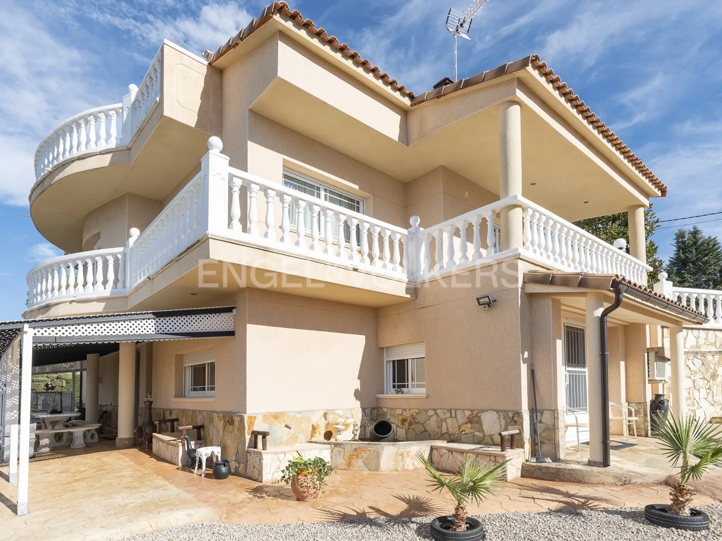 Mediterranean villa with countryside views