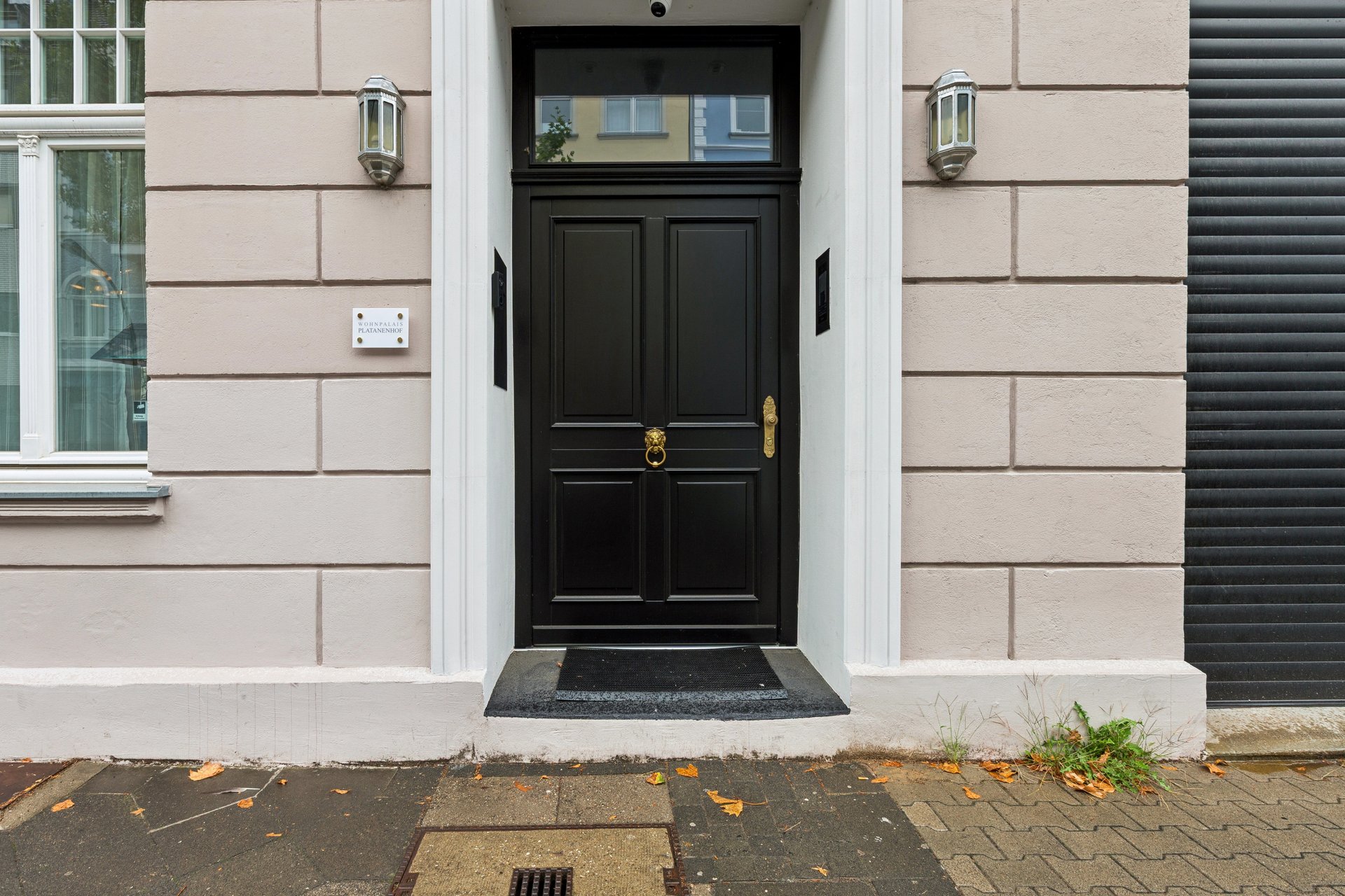 Stilvoll modernisierte Luxus Altbauwohnung mit Terrasse