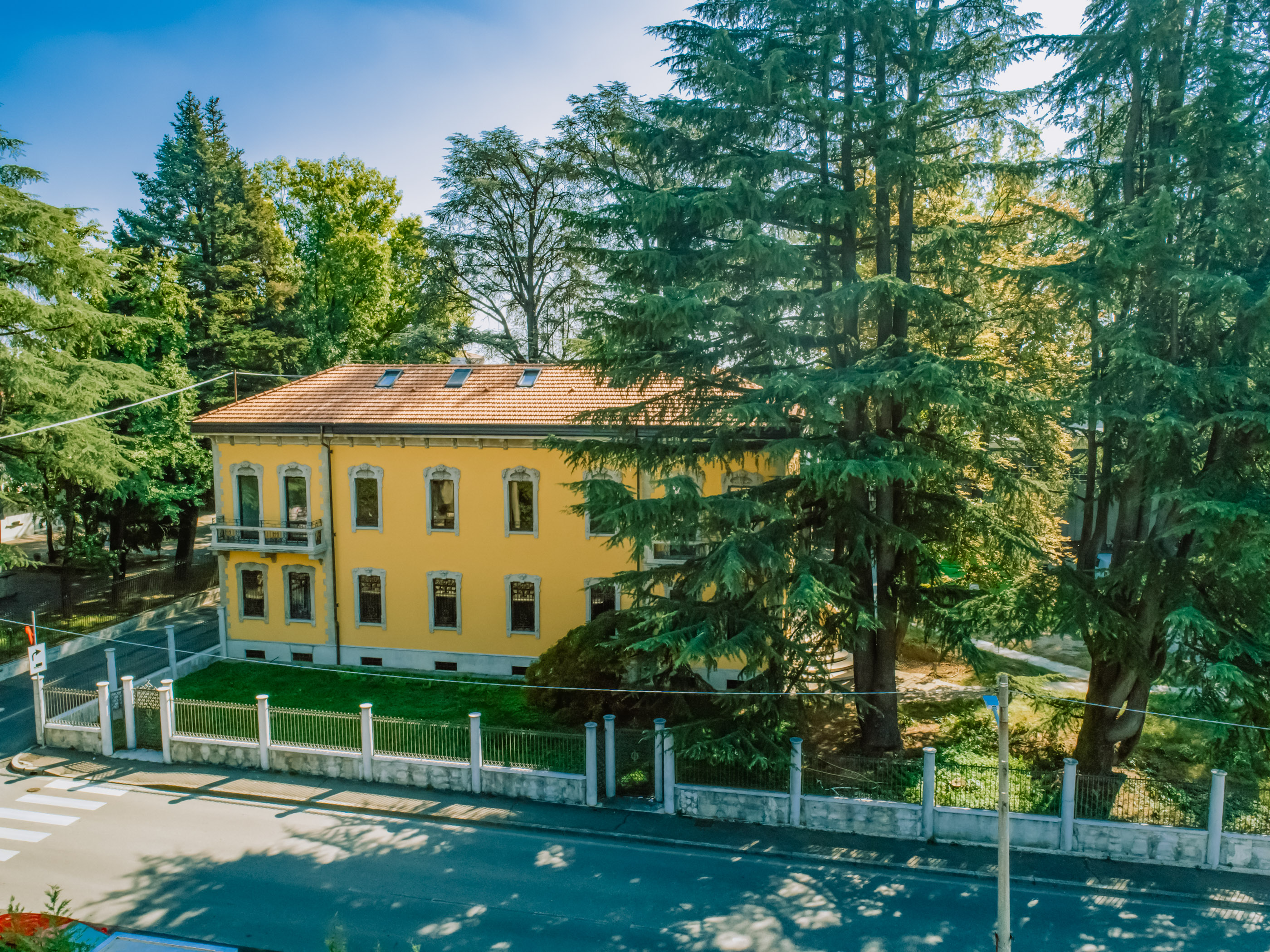 Historische Villa, saniert nach Energieklasse A – 3-Zimmer-Wohnung –