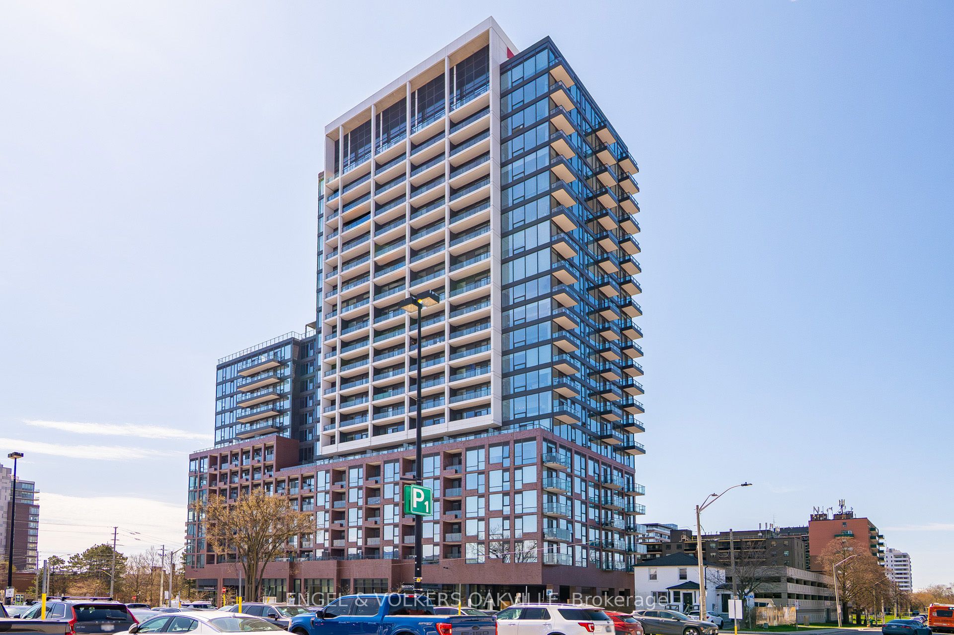 Luxury 2 Bed Condo in Port Credit Steps to GO Station