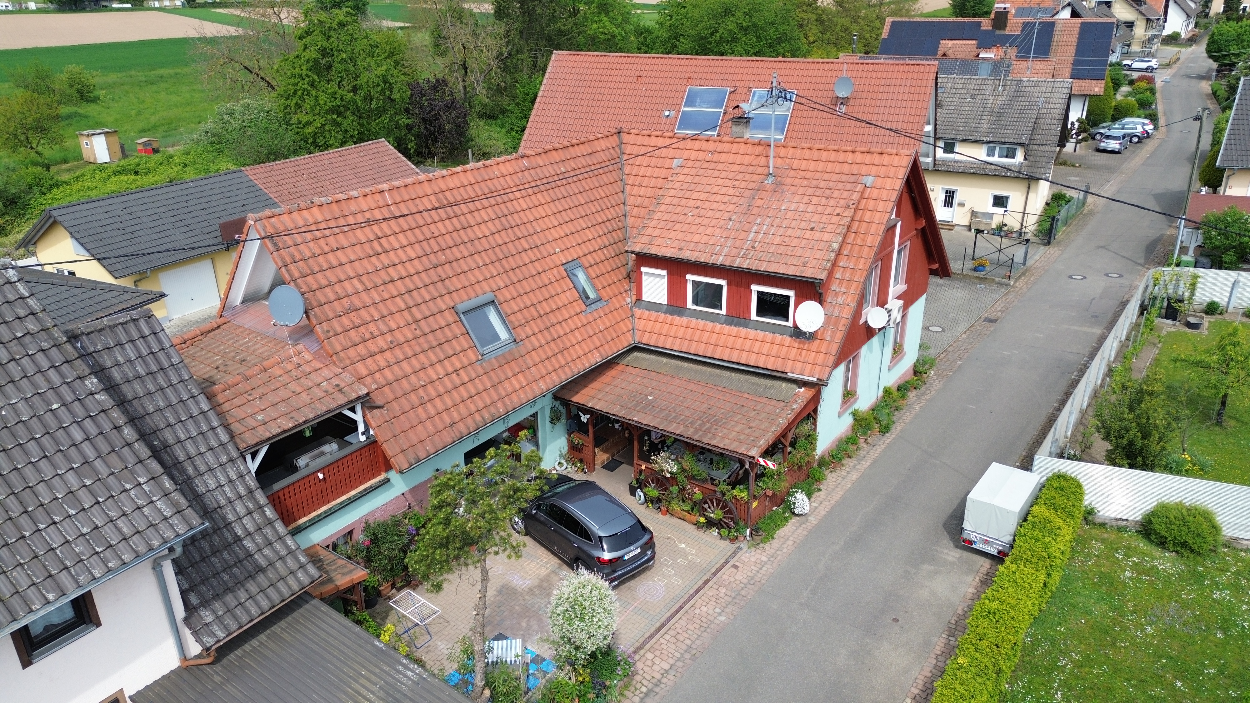 SchickeHochwertige Zukunftsinvestition: Top-sanierte Etagenwohnung mit Kaufoption auf das gesamte Zweifamilienhaus! Wohnung in Zweifamilienhaus mit Option auf Mehr