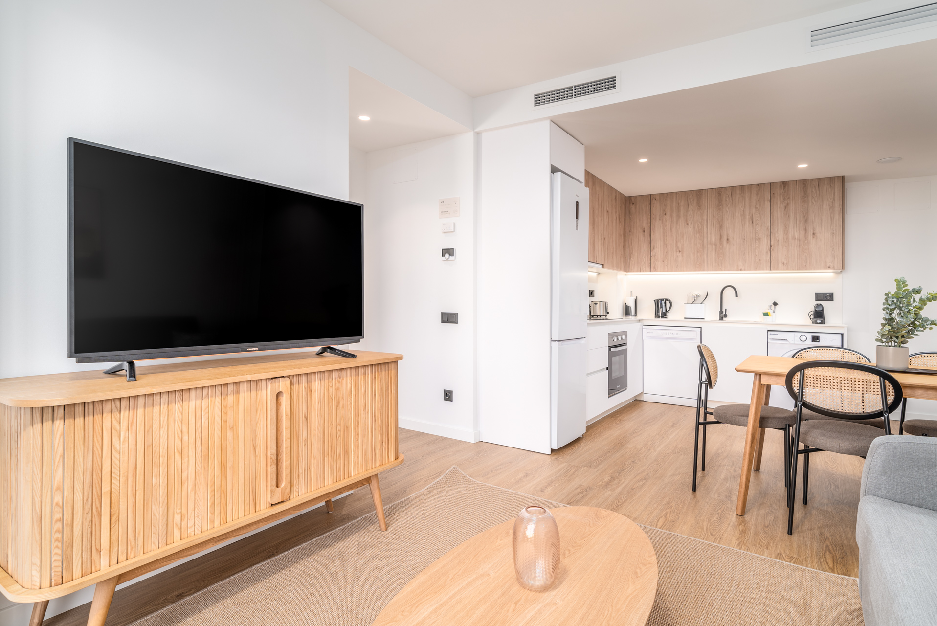 Brand-new furnished apartment with balcony in Collblanc