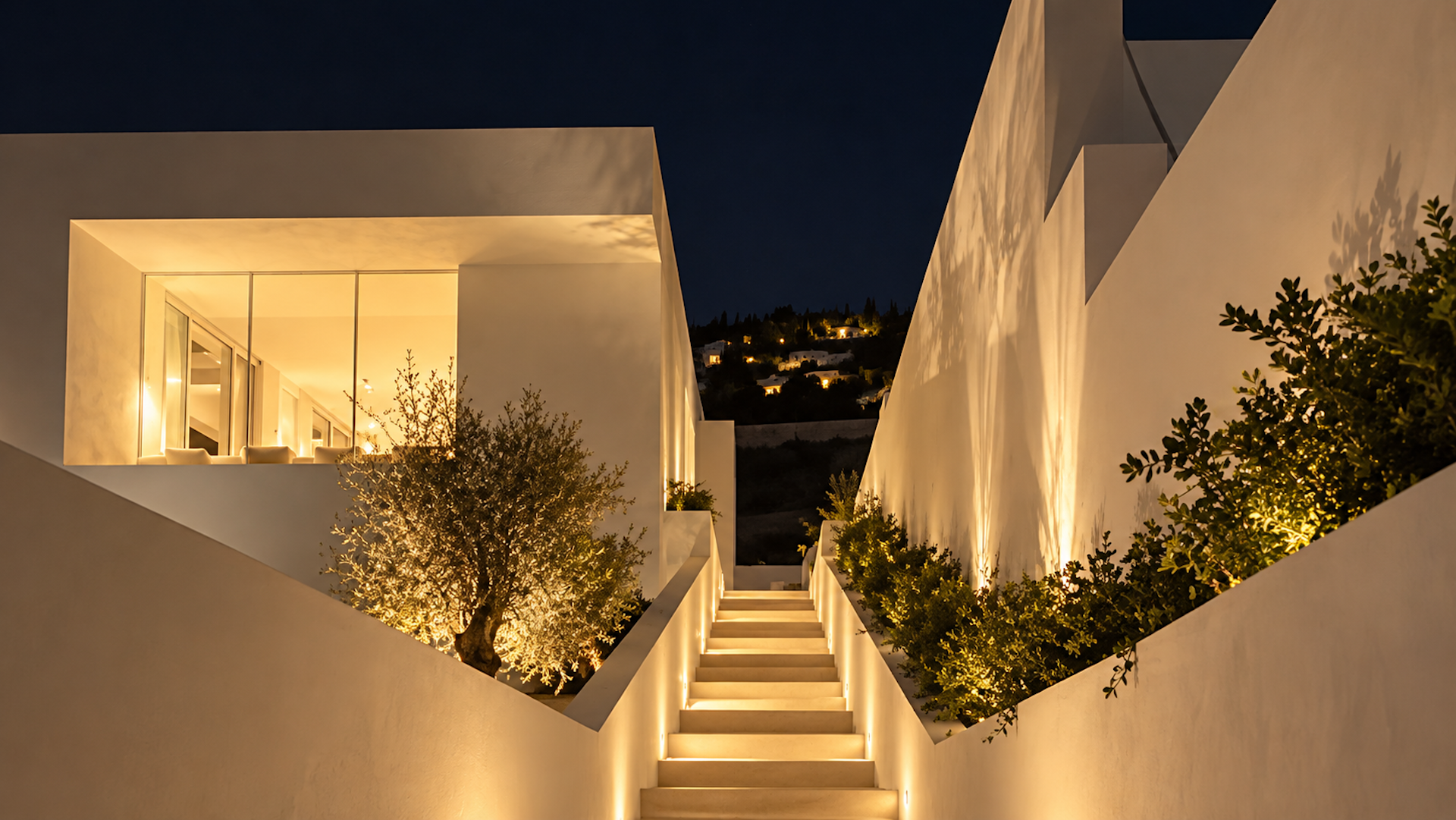 Außergewöhnliche Architekturvilla mit Panoramablick auf das Meer in Los Altos de los Monteros, Marbella