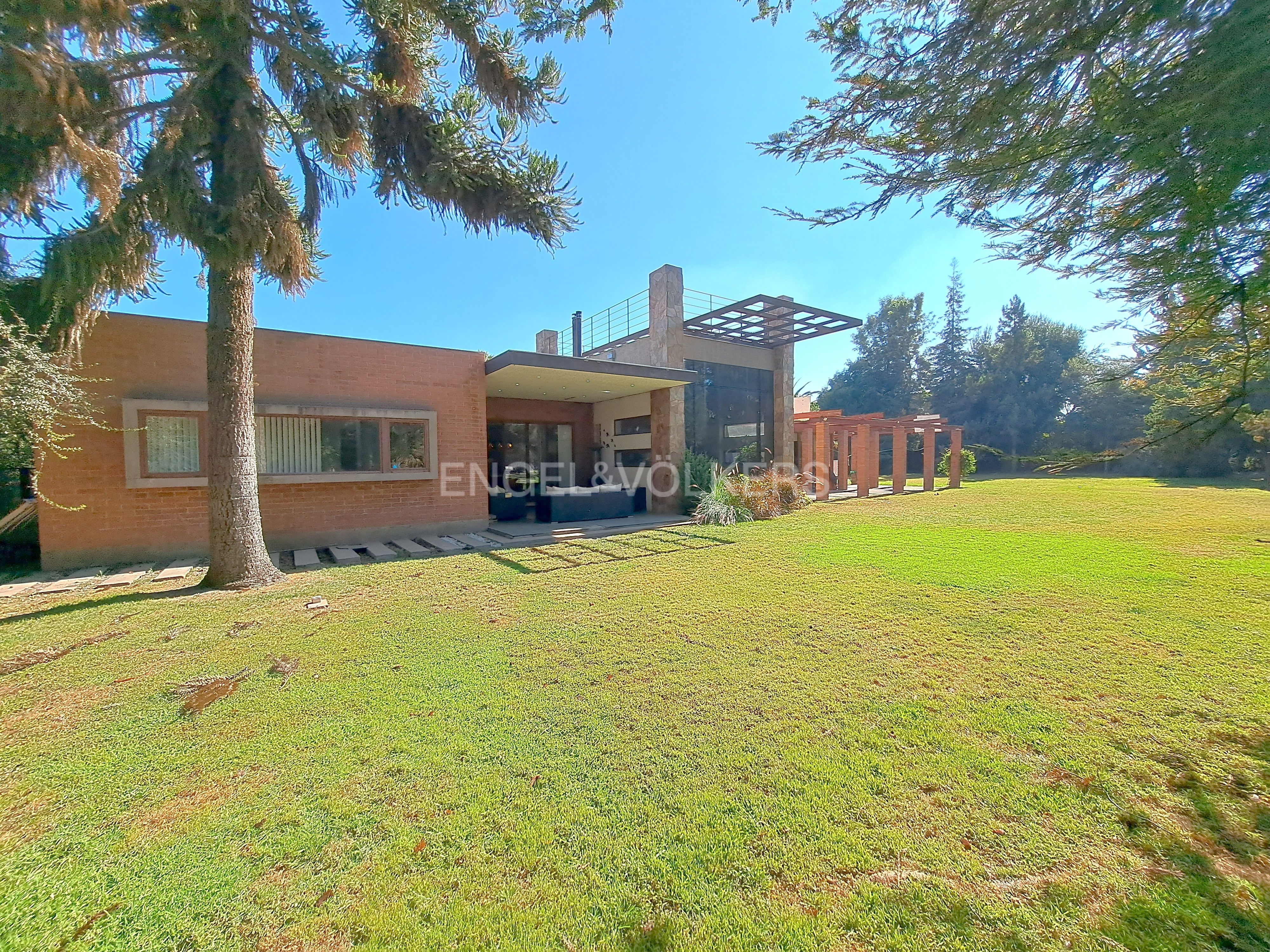 Excelente casa en sector campestre, Chicureo centro