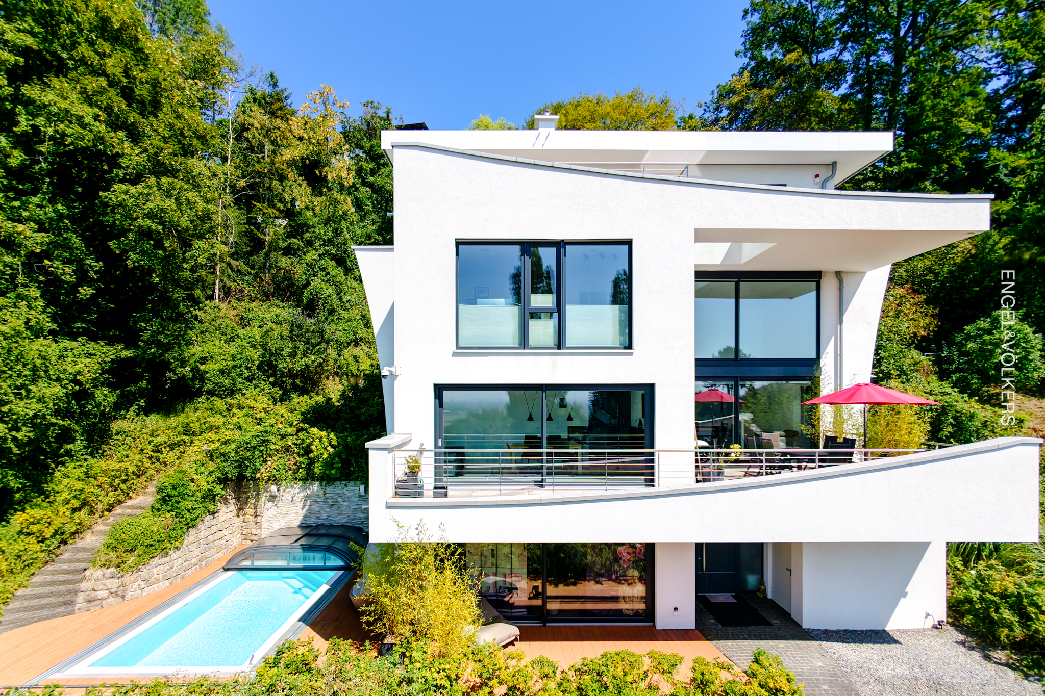 Exklusive Designresidenz in Schriesheim mit privatem Pool, Sauna, Fitnessbereich und Garten