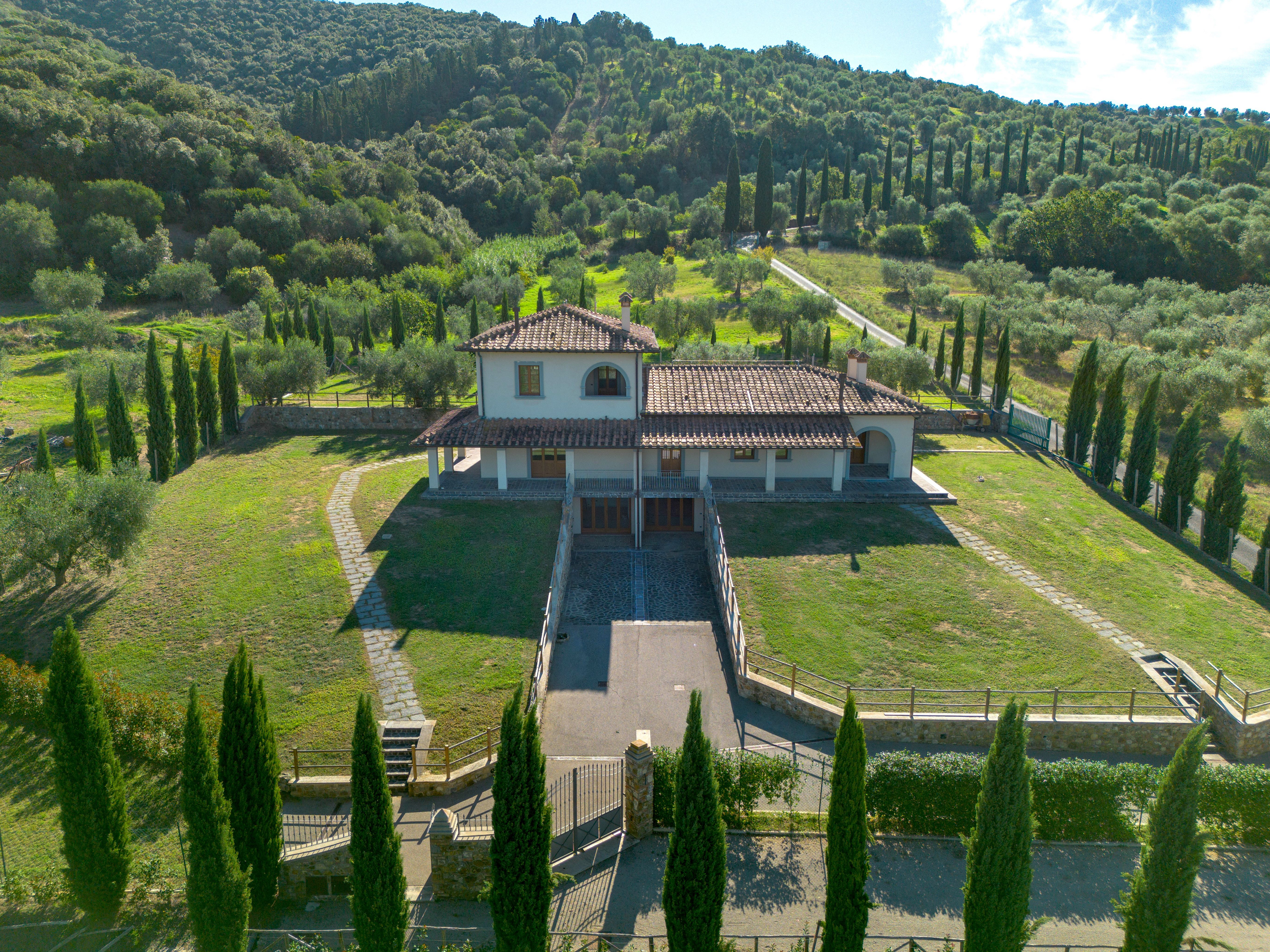 Panoramic villa among the olive trees just outside Grosseto