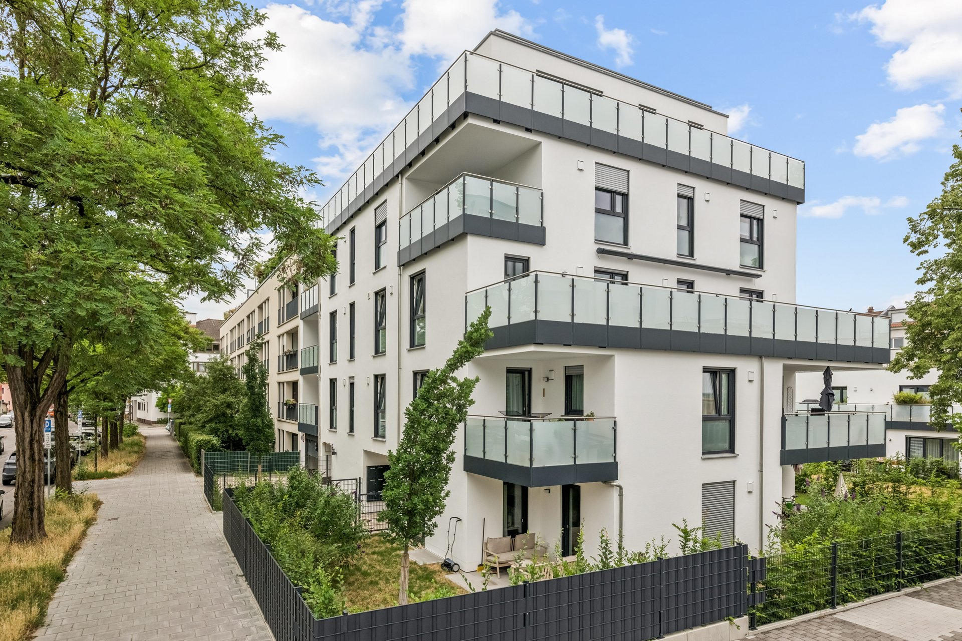 Modern living · 3-room apartment with loggia & underground parking · first occupancy